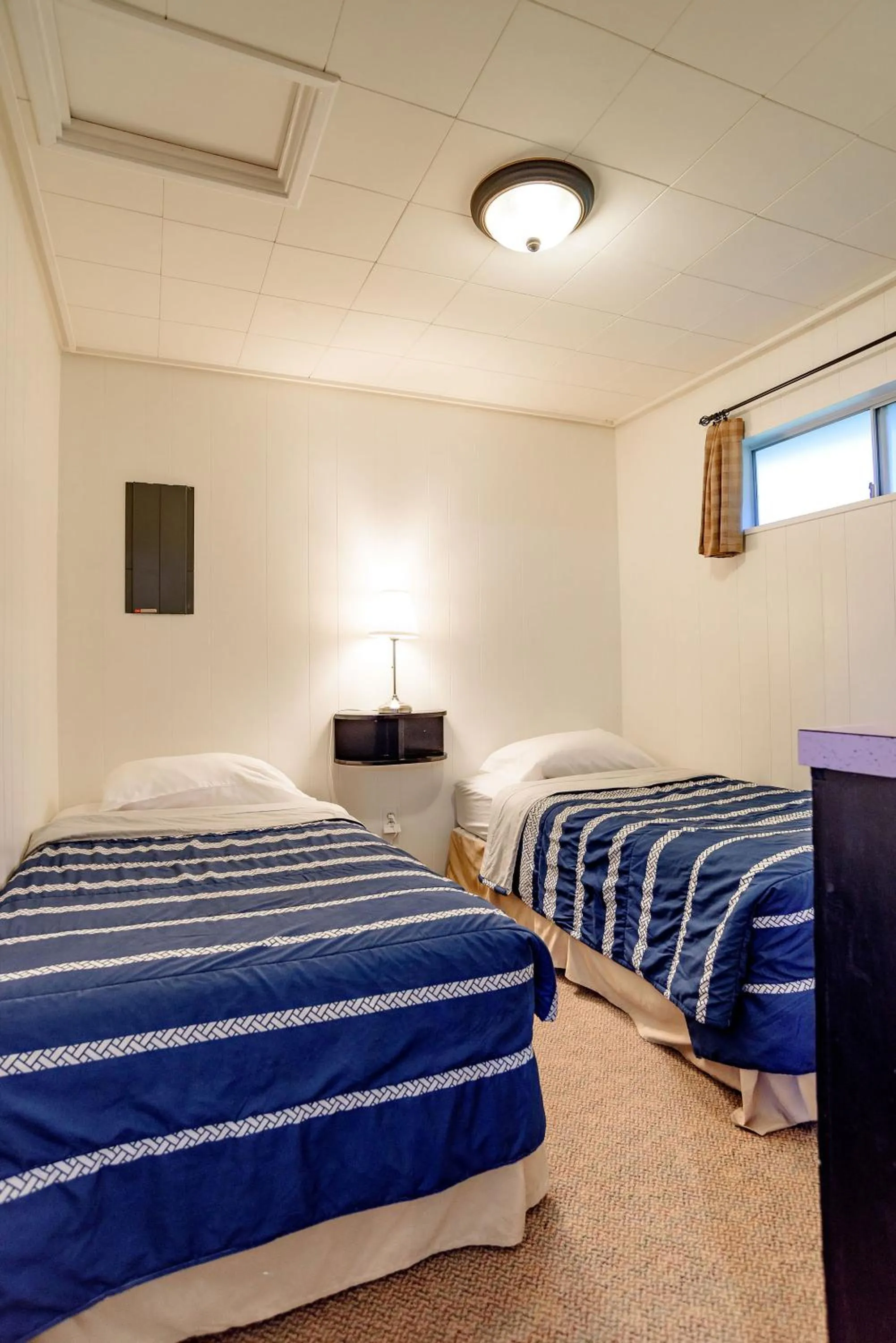 Bed in Green Acres Lakeside Resort Salt Spring Island