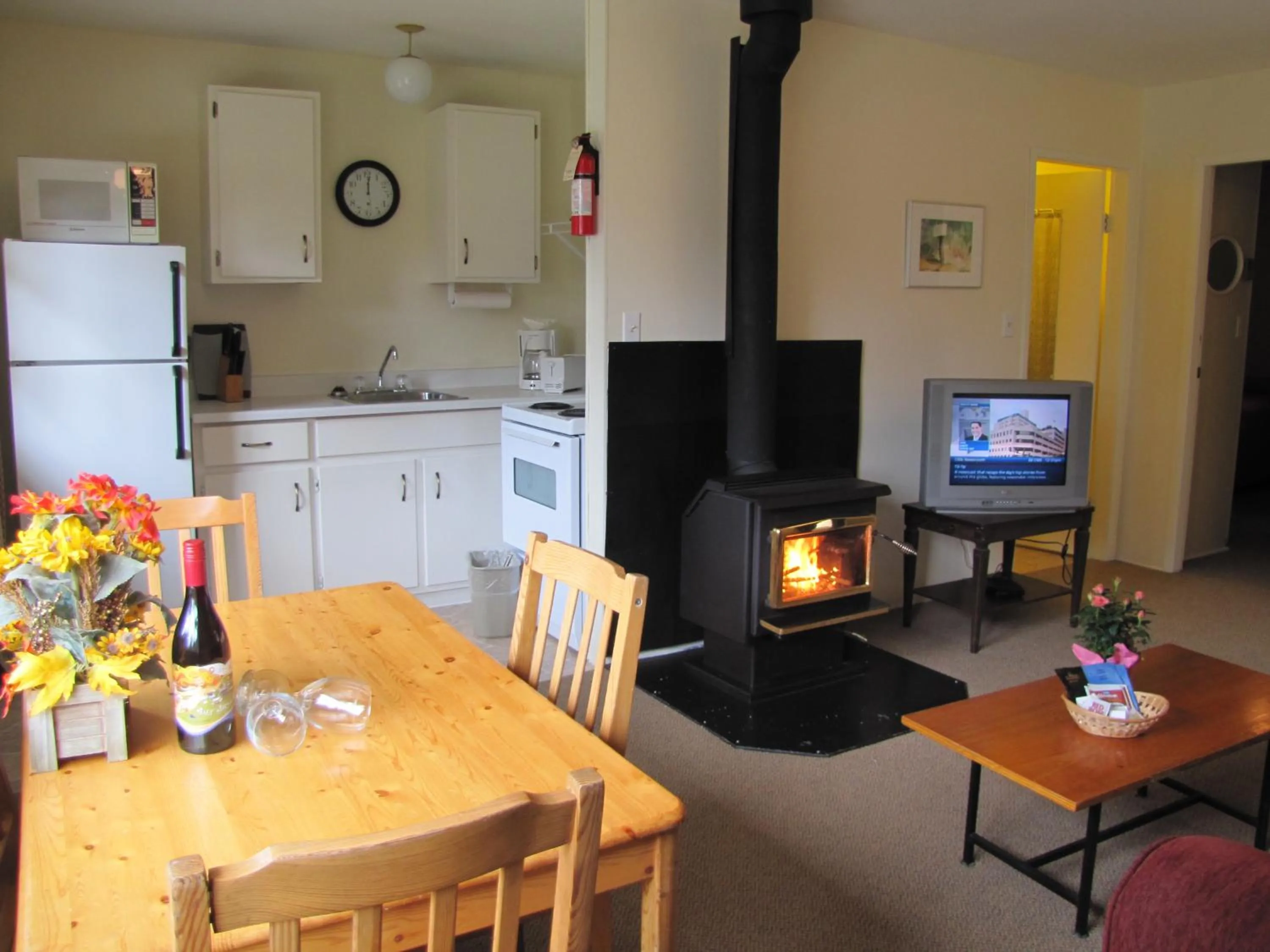 Living room in Green Acres Lakeside Resort Salt Spring Island