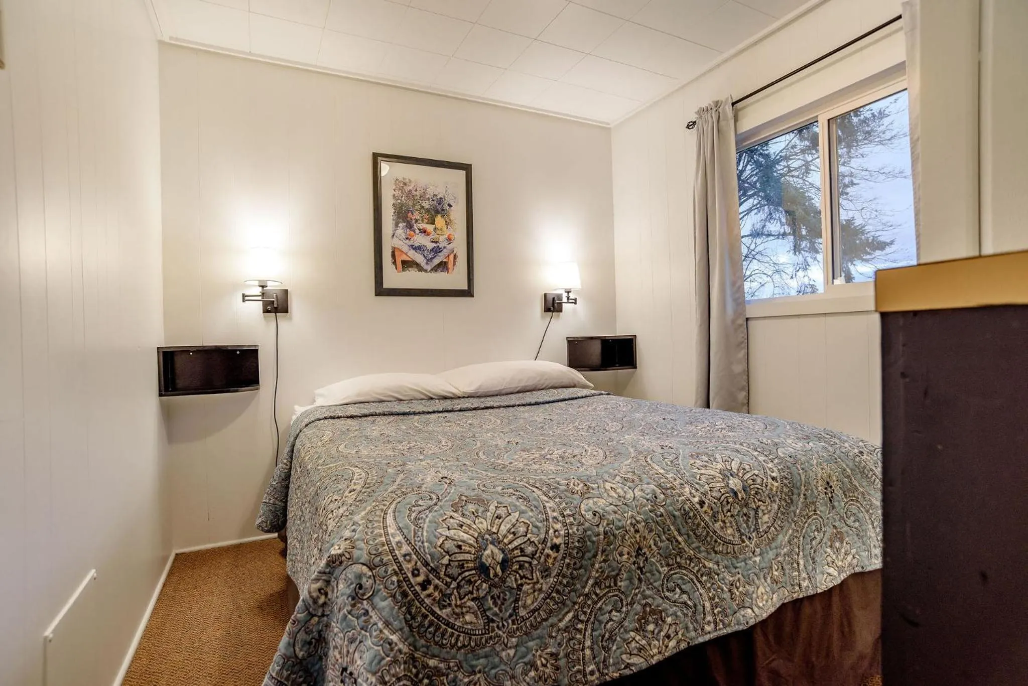 Bed in Green Acres Lakeside Resort Salt Spring Island