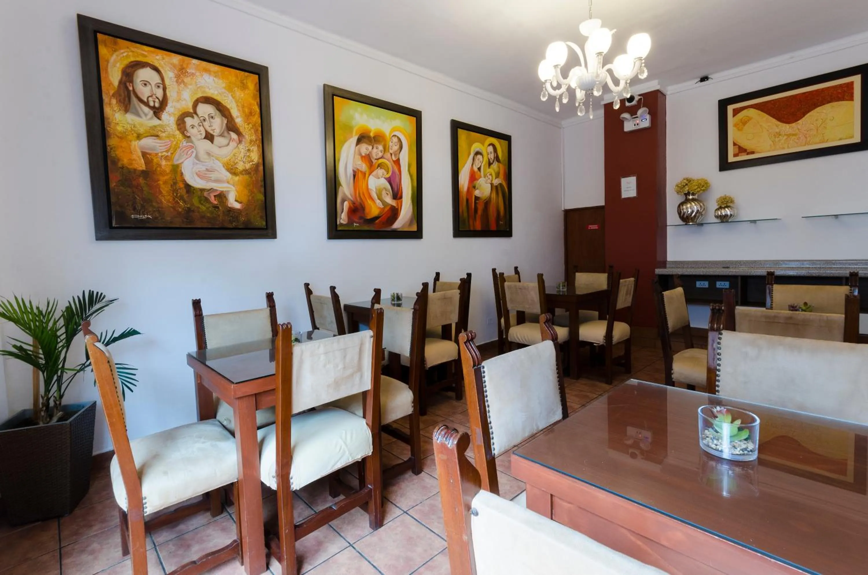 Restaurant/places to eat in Jose Luis Hostal Boutique