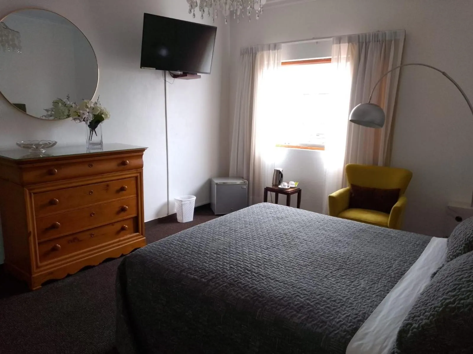 Photo of the whole room, Bed in Jose Luis Hostal Boutique