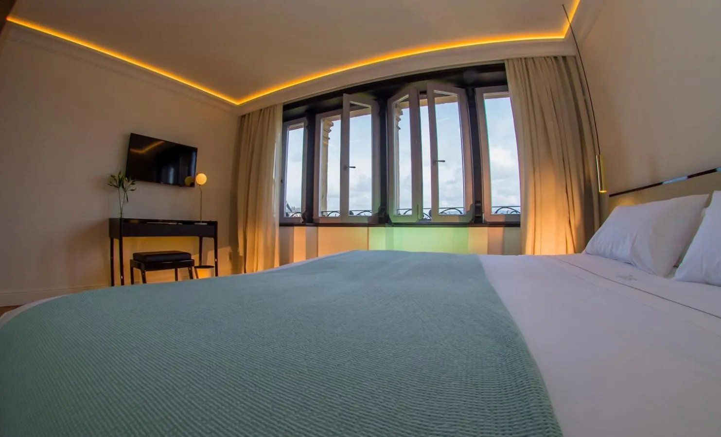 Photo of the whole room, TV/Entertainment Center in Hotel Boutique Loriente