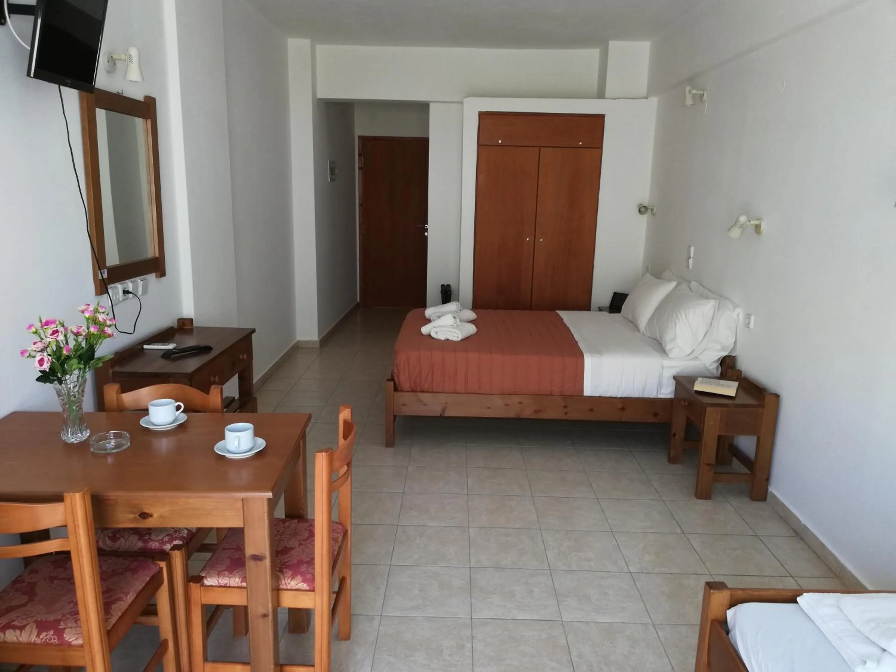 Photo of the whole room, Bed in Karmi Apartments