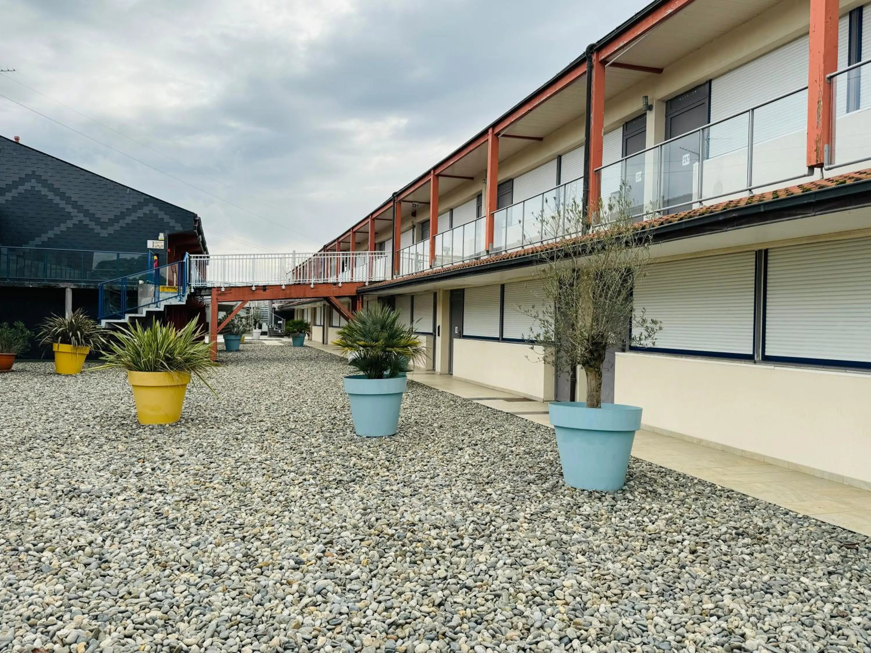 Property building in Kyriad Toulouse Sud - Roques