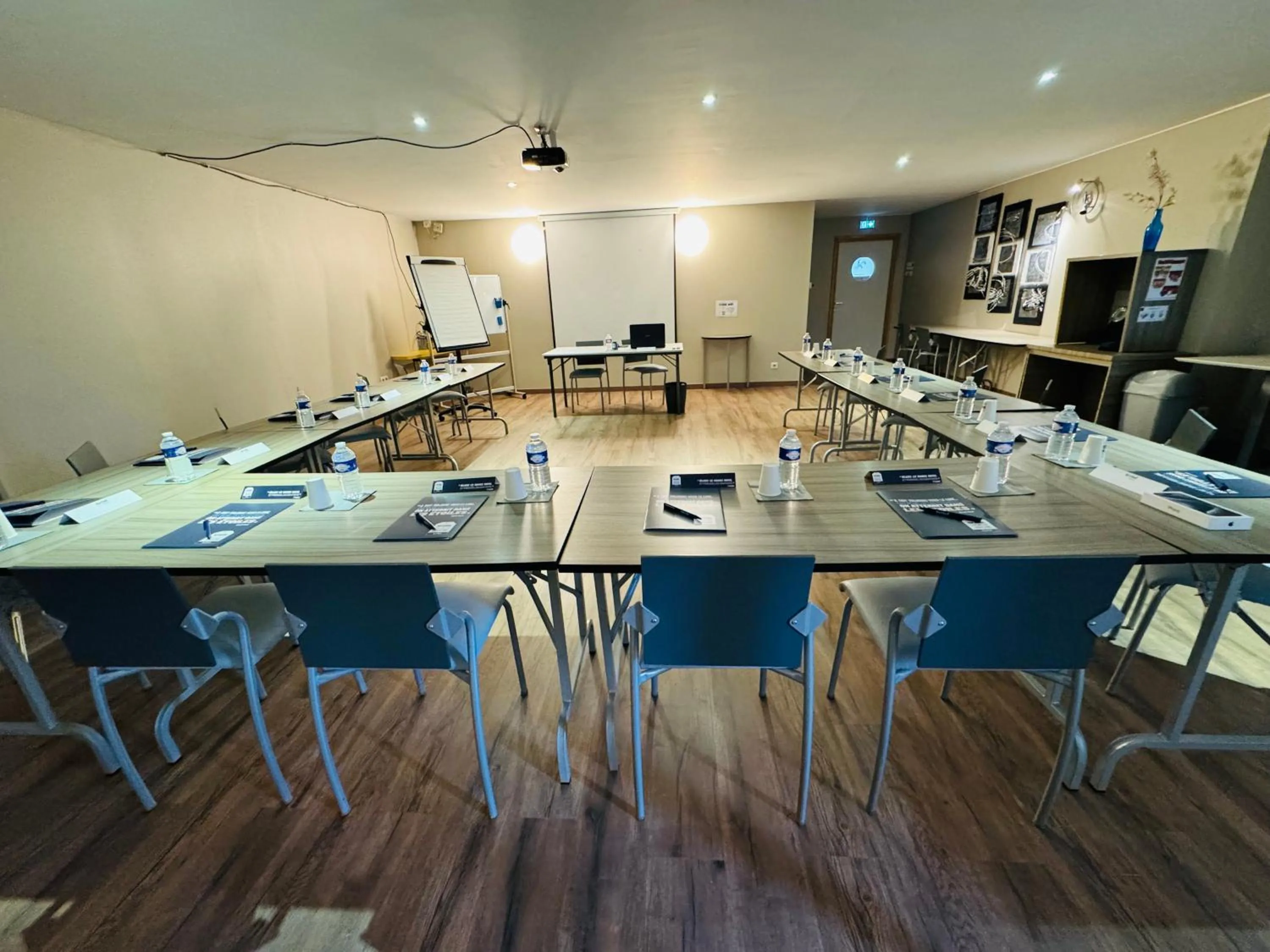 Meeting/conference room in Kyriad Toulouse Sud - Roques
