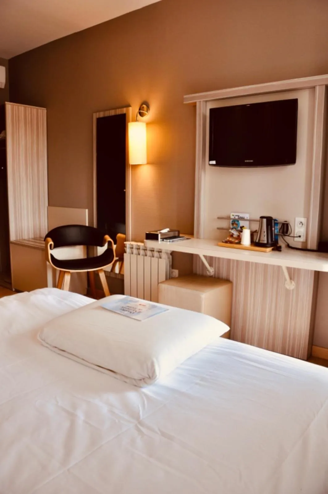 TV and multimedia, Bed in Kyriad Toulouse Sud - Roques