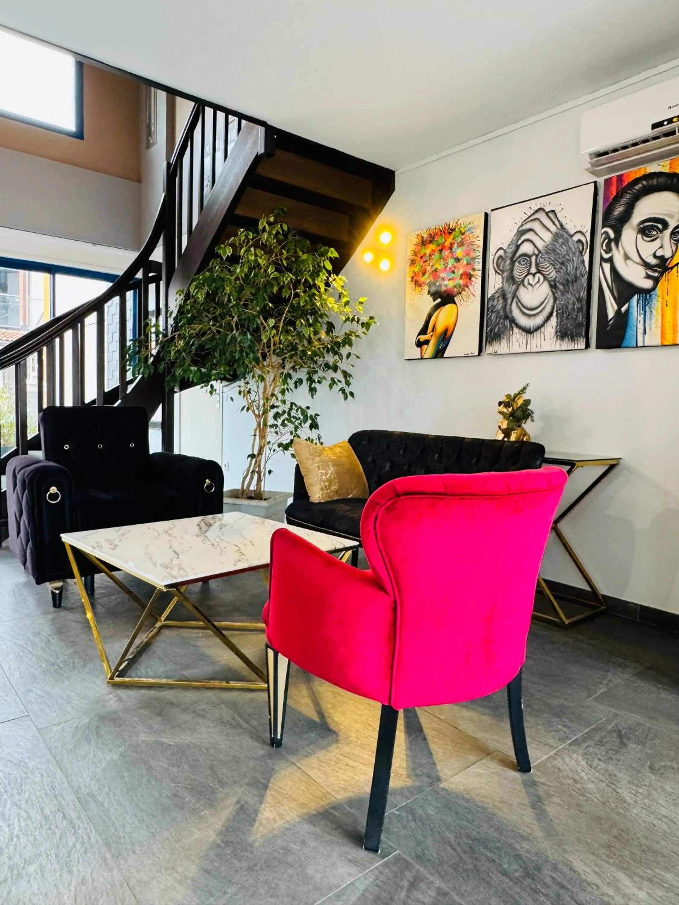 Living room in Kyriad Toulouse Sud - Roques