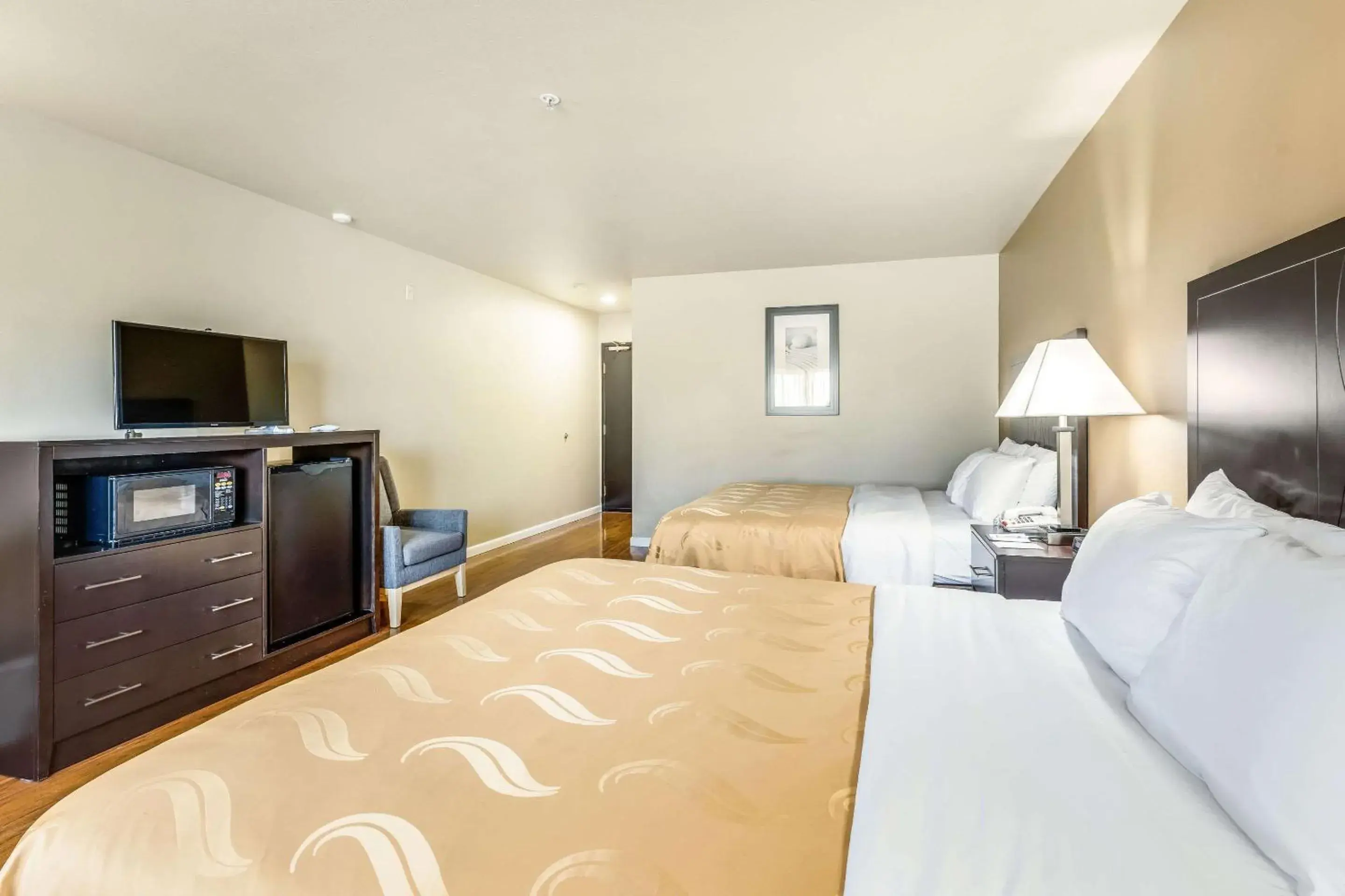 Photo of the whole room, Bed in Quality Inn Cle Elum-Ellensburg Photo of the whole room, Bed in Quality Inn Cle Elum-Ellensburg