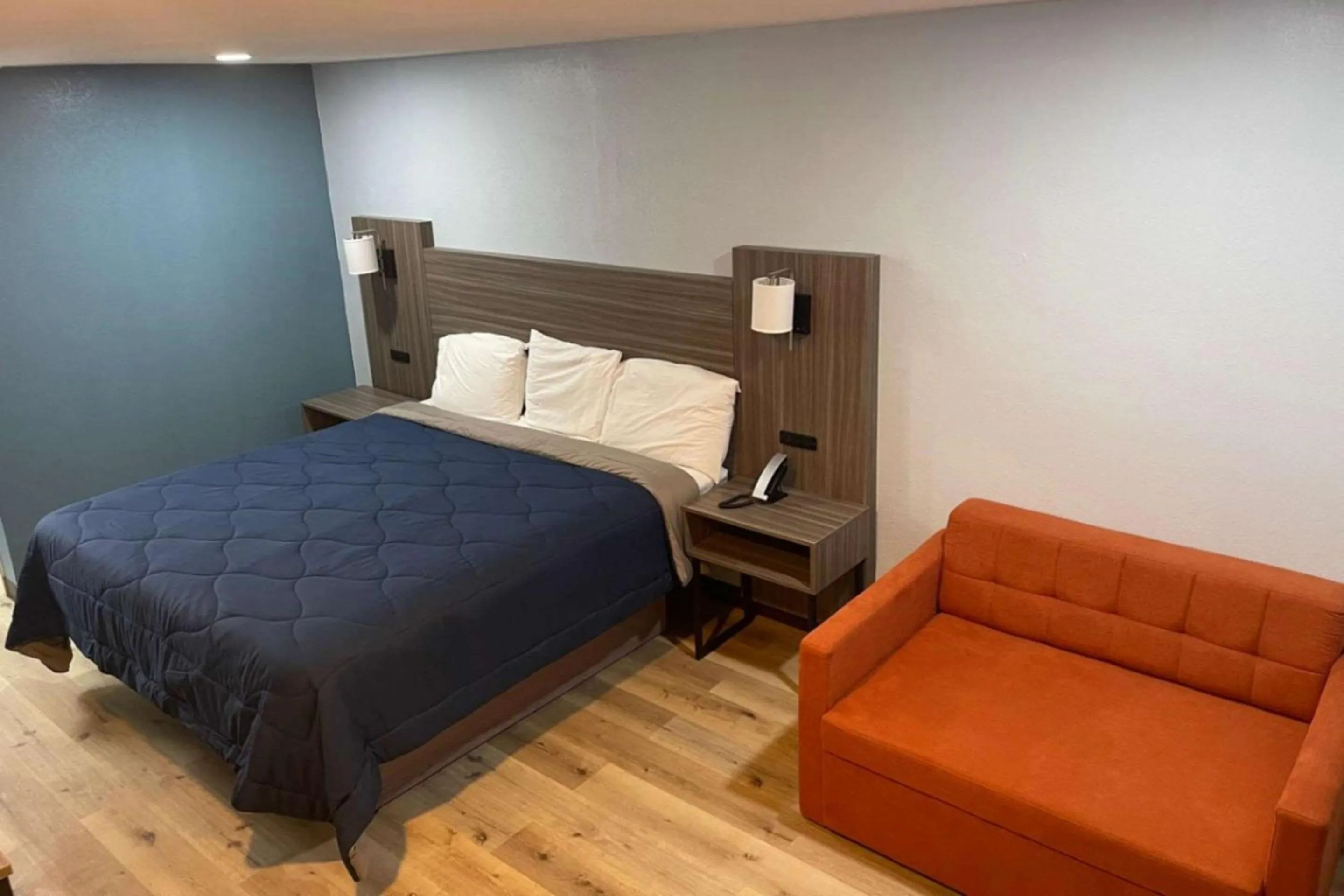 Bedroom, Bed in OYO Hotel Brookhaven MS - I-55