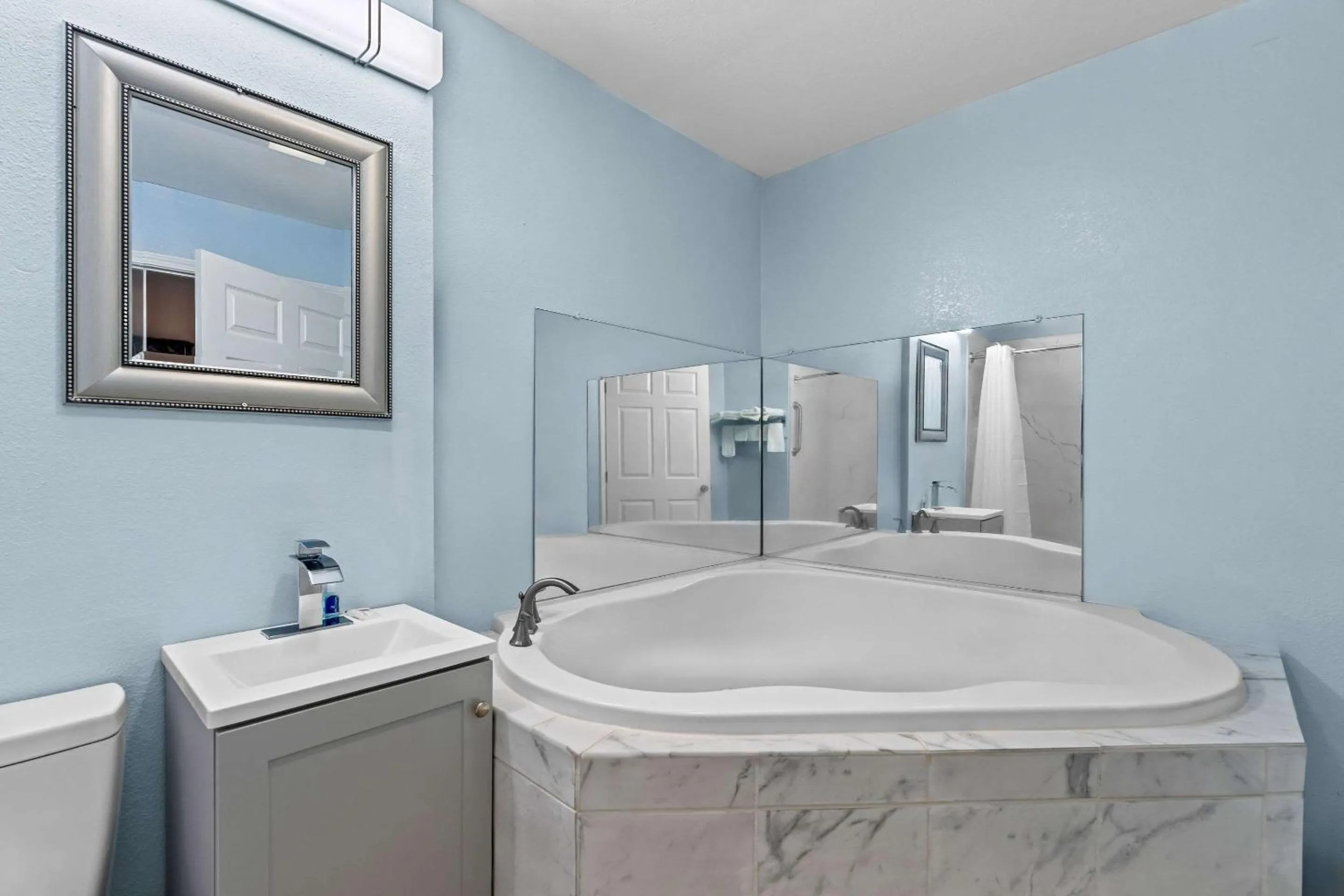 Bedroom in Rodeway Inn & Suites