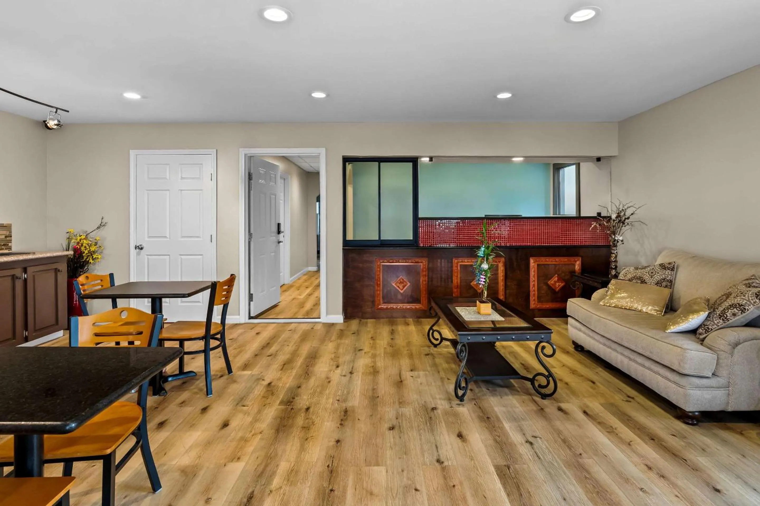 Lobby or reception in Rodeway Inn & Suites