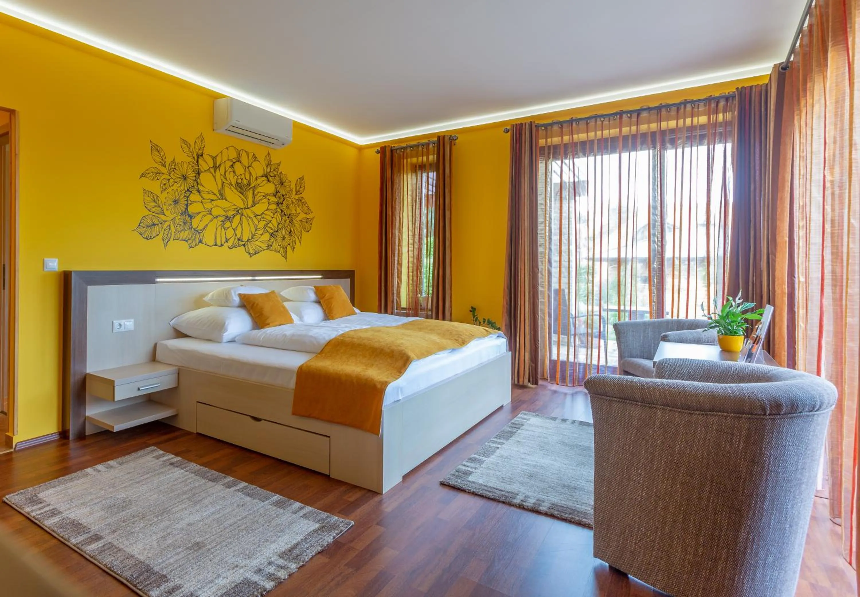 Photo of the whole room, Bed in Hotel Mayer Alsóörs