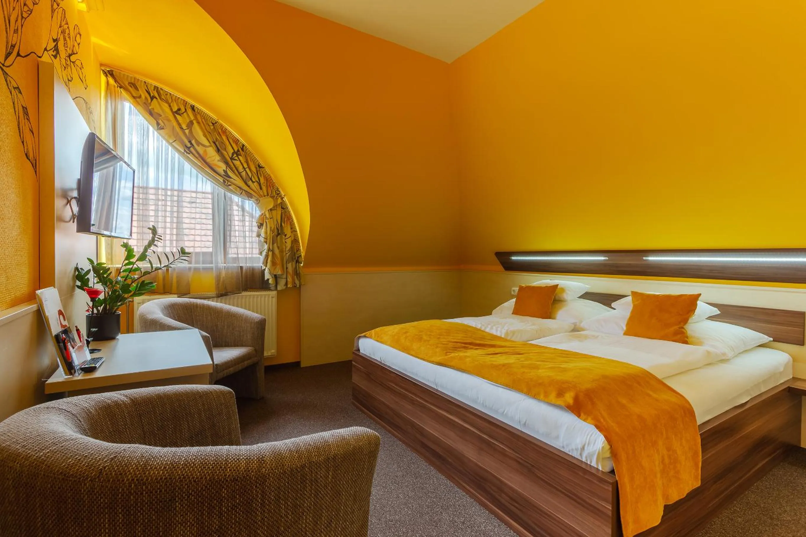 Bedroom, Bed in Hotel Mayer Alsóörs