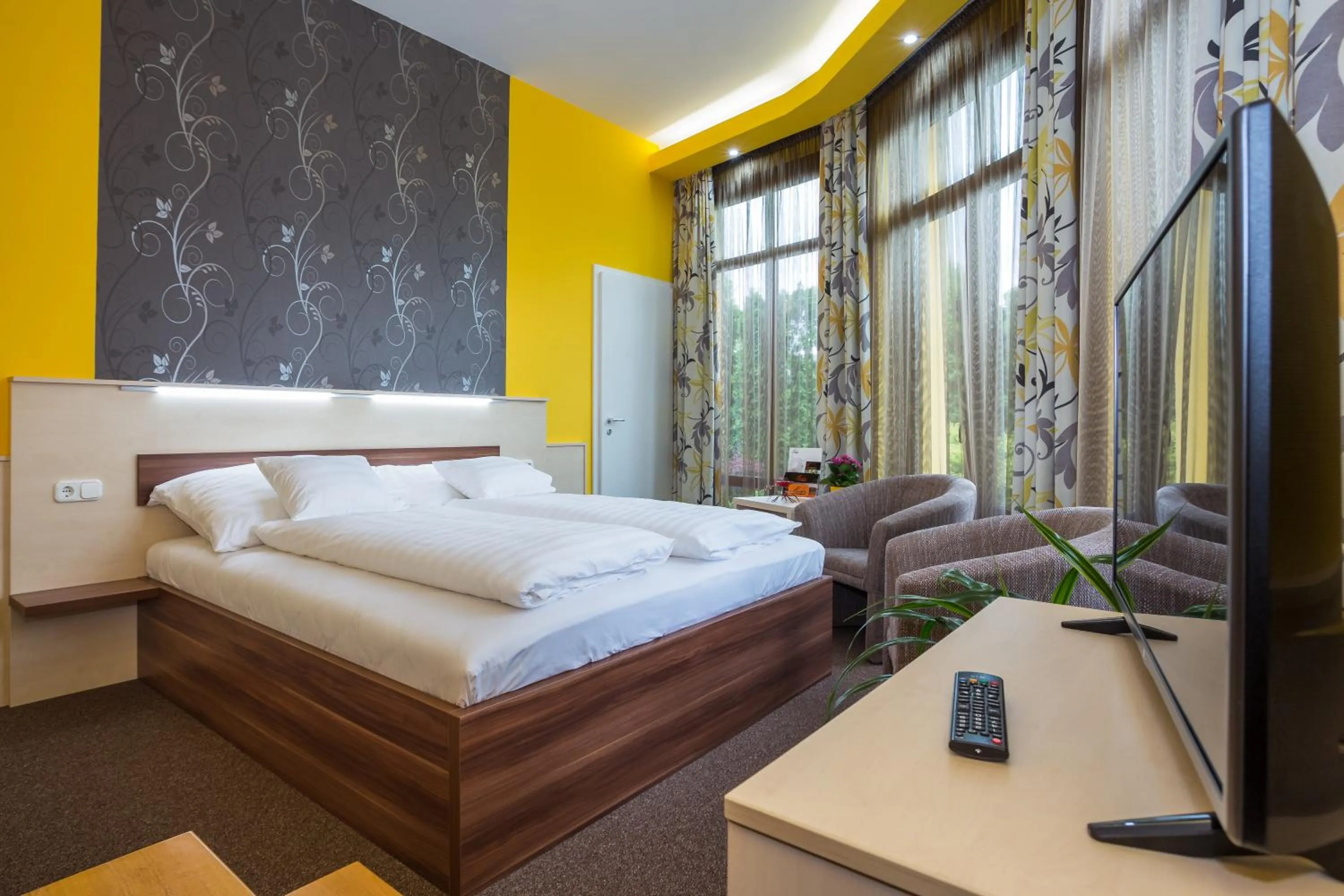 Bedroom, Bed in Hotel Mayer Alsóörs