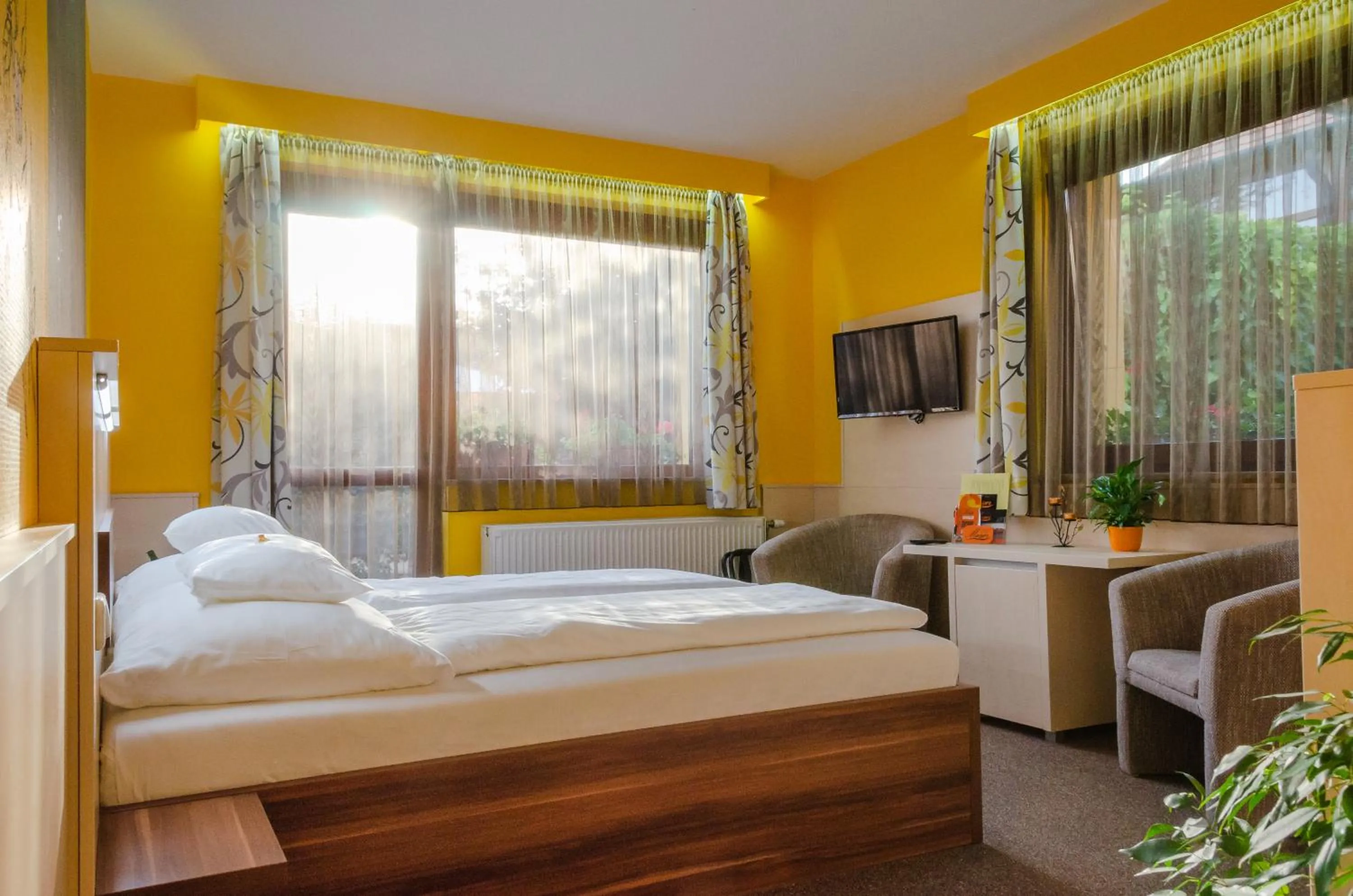 Bedroom, Bed in Hotel Mayer Alsóörs