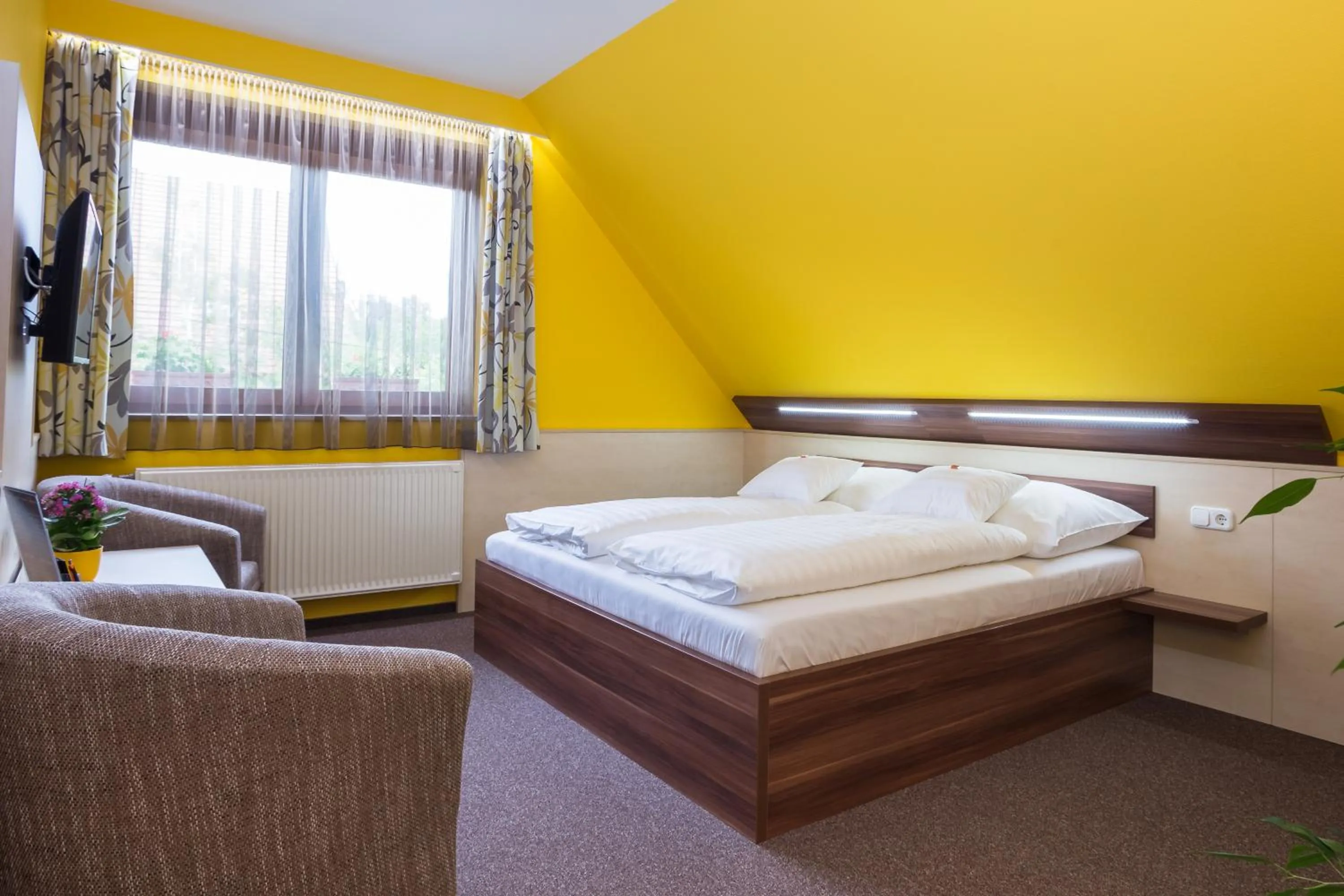 Bedroom, Bed in Hotel Mayer Alsóörs