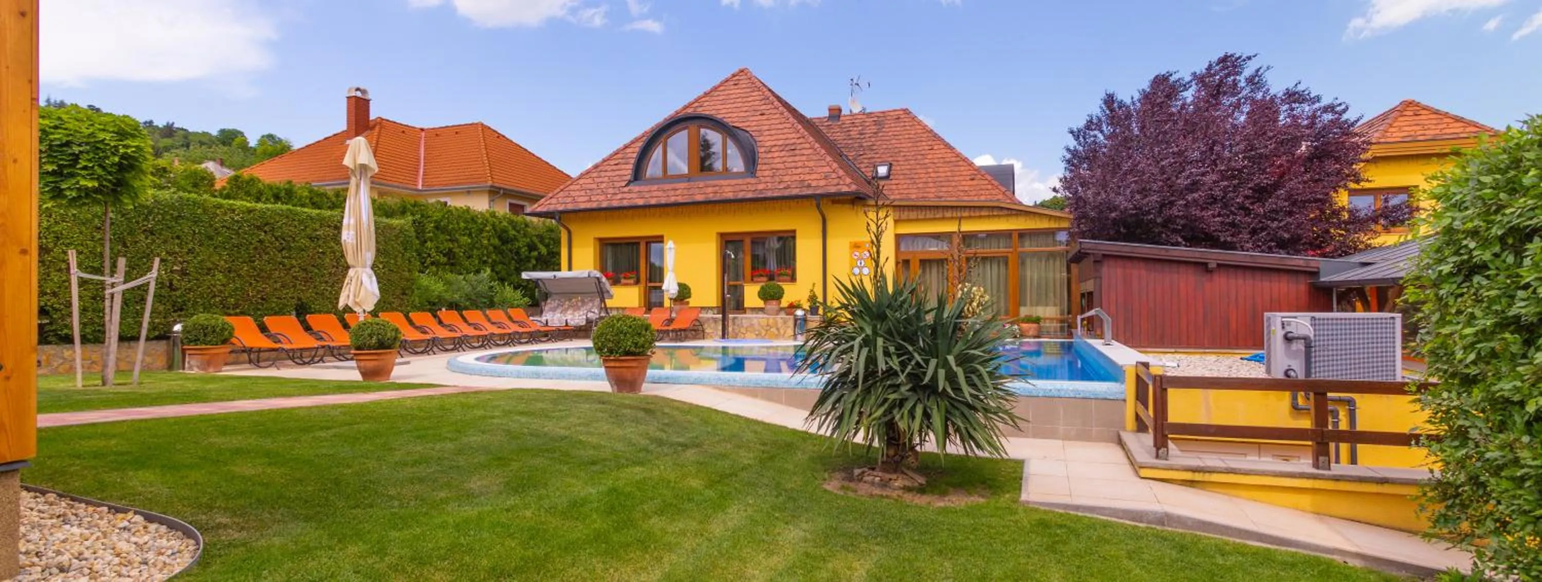 Swimming pool in Hotel Mayer Alsóörs