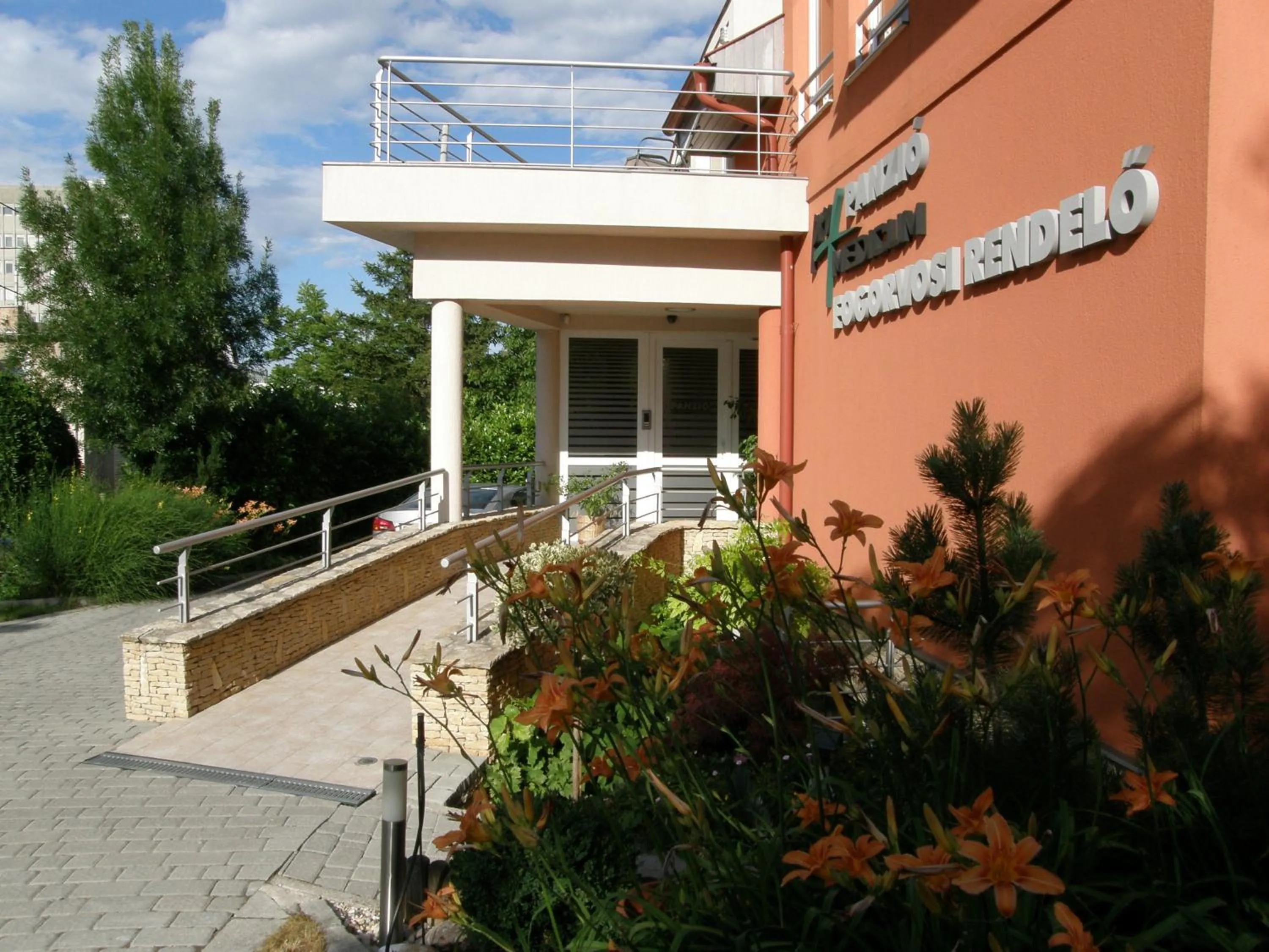 Facade/entrance in Promedicum Panzio