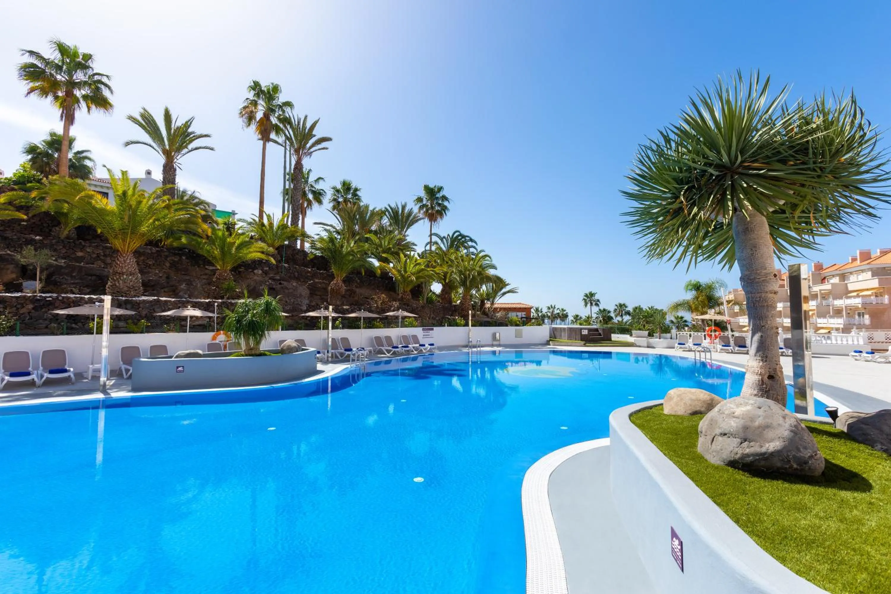 Pool view in Hotel Tropical Park