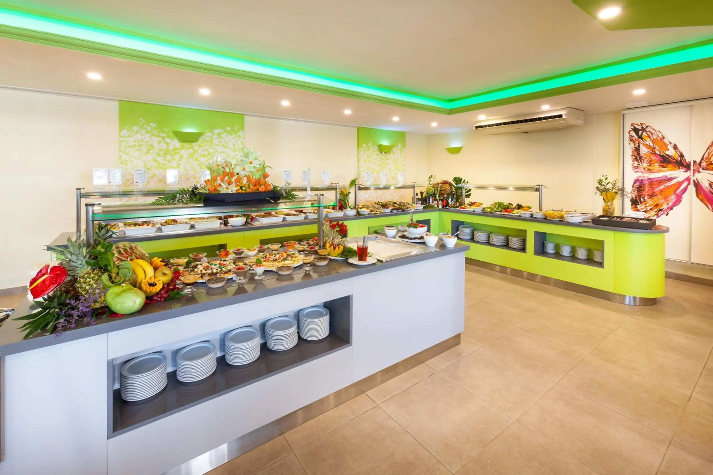 Restaurant/places to eat in Hotel Tropical Park