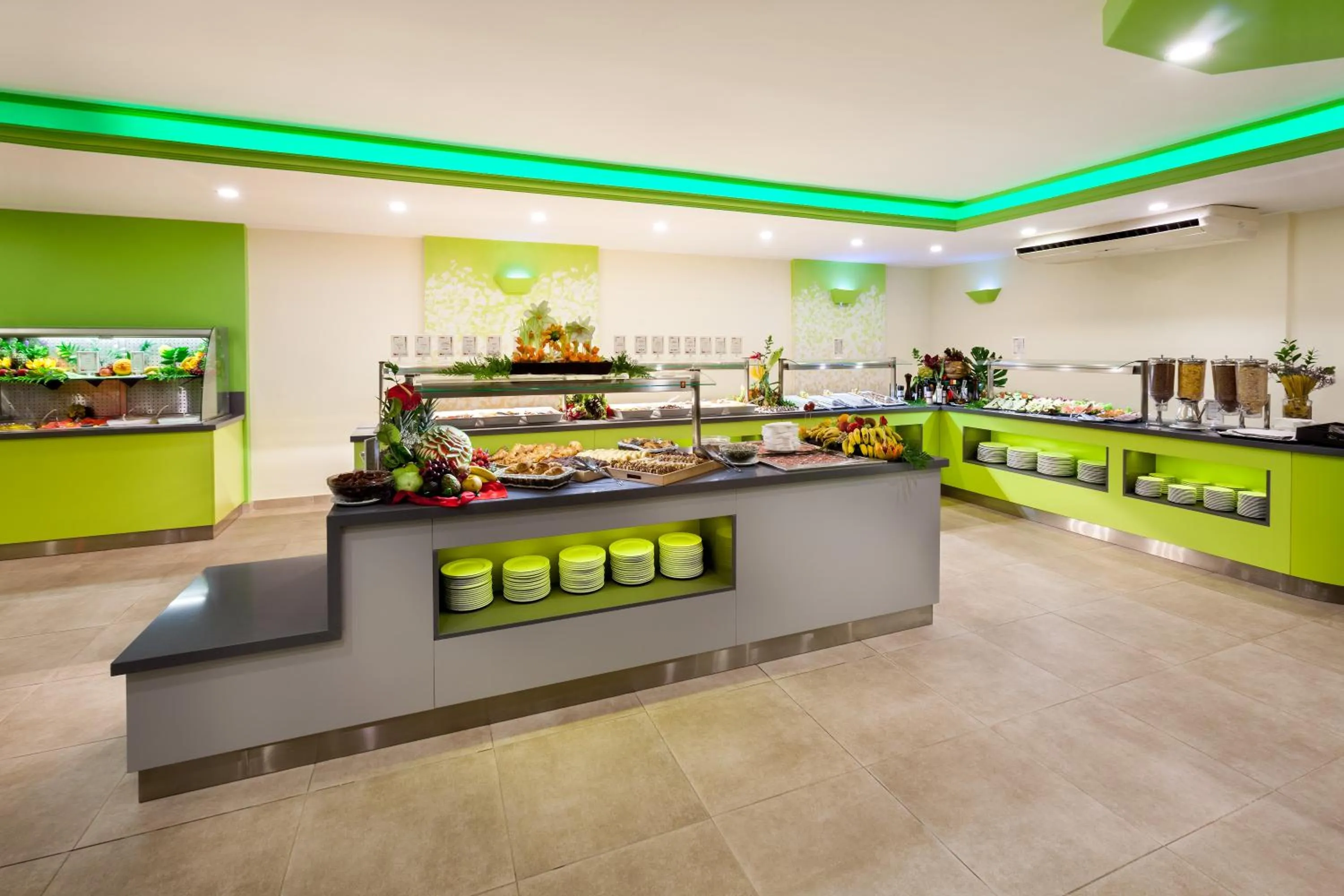 Restaurant/places to eat in Hotel Tropical Park