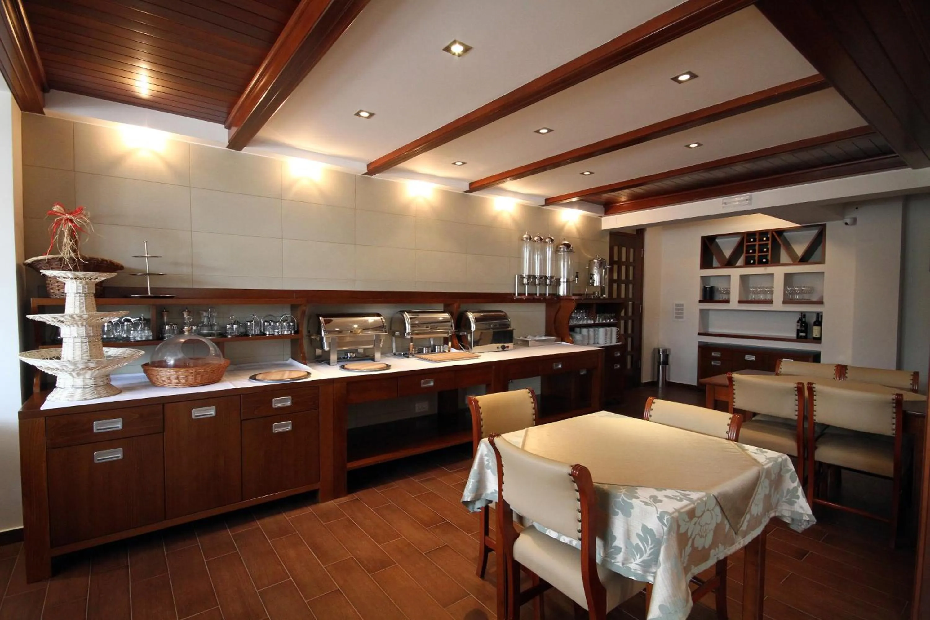 Restaurant/places to eat in Hotel Bella Vista