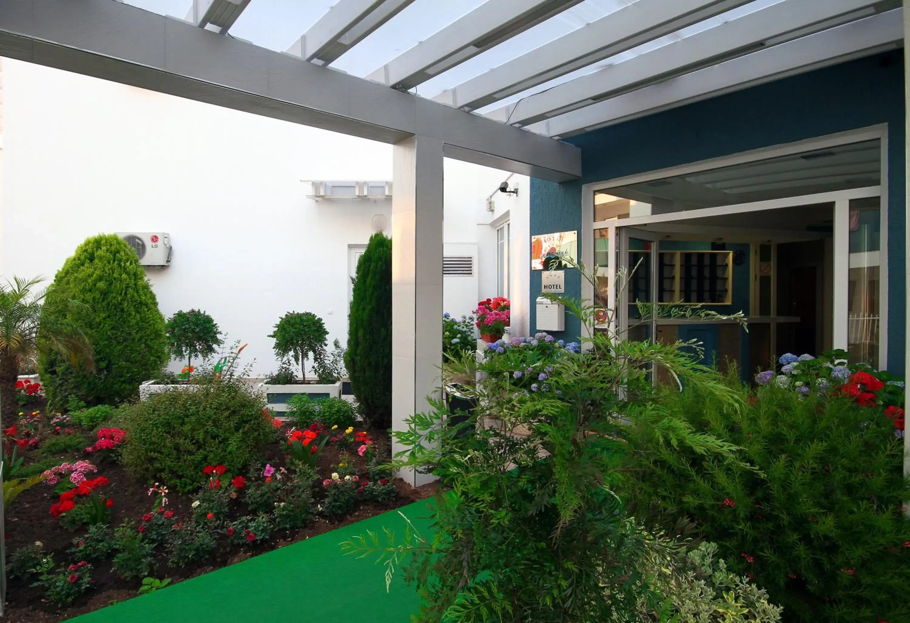 Facade/entrance in Hotel Bella Vista Facade/entrance in Hotel Bella Vista