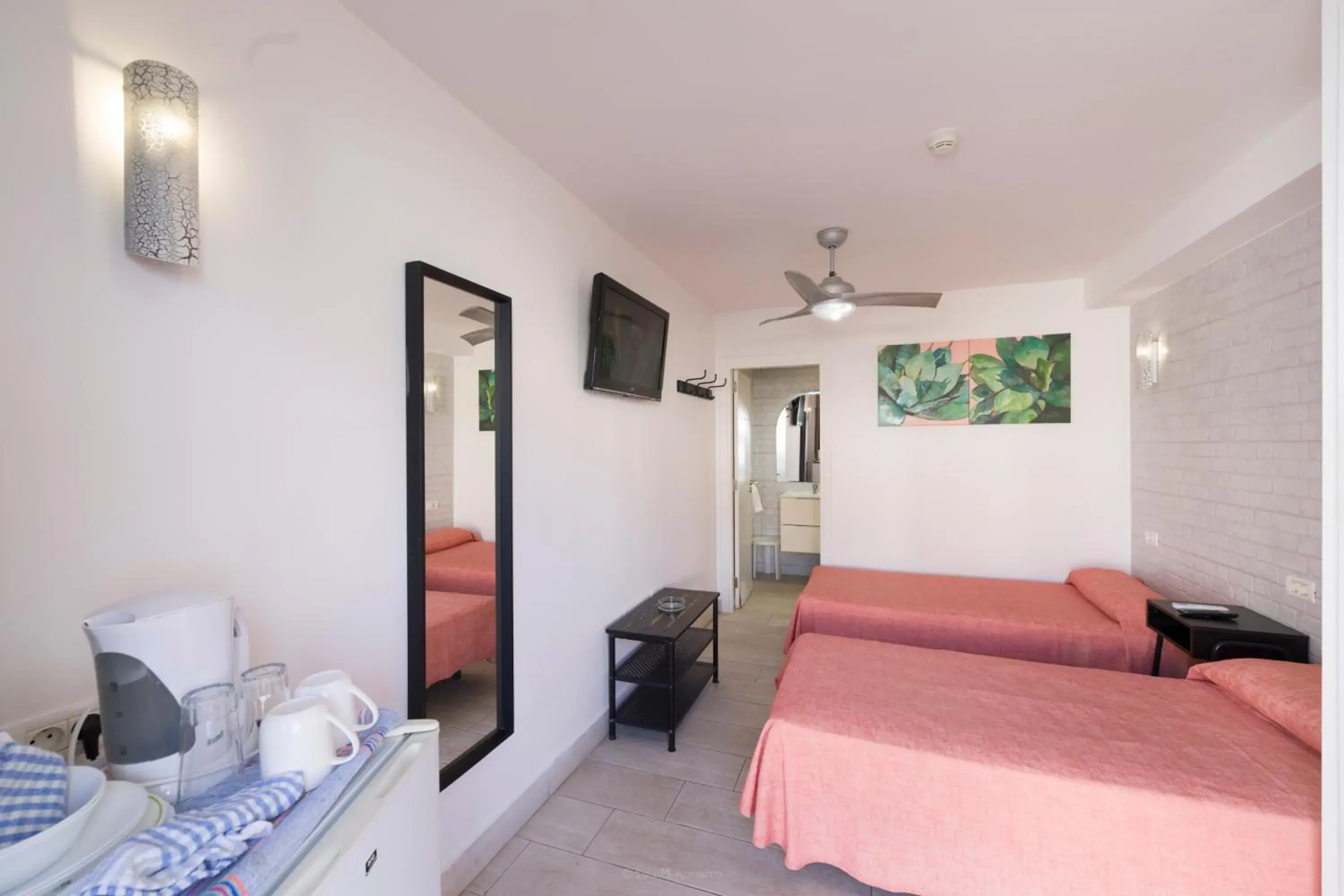 Twin Room with Private Bathroom in Apartamentos Tinerfe Garden Twin Room with Private Bathroom in Apartamentos Tinerfe Garden