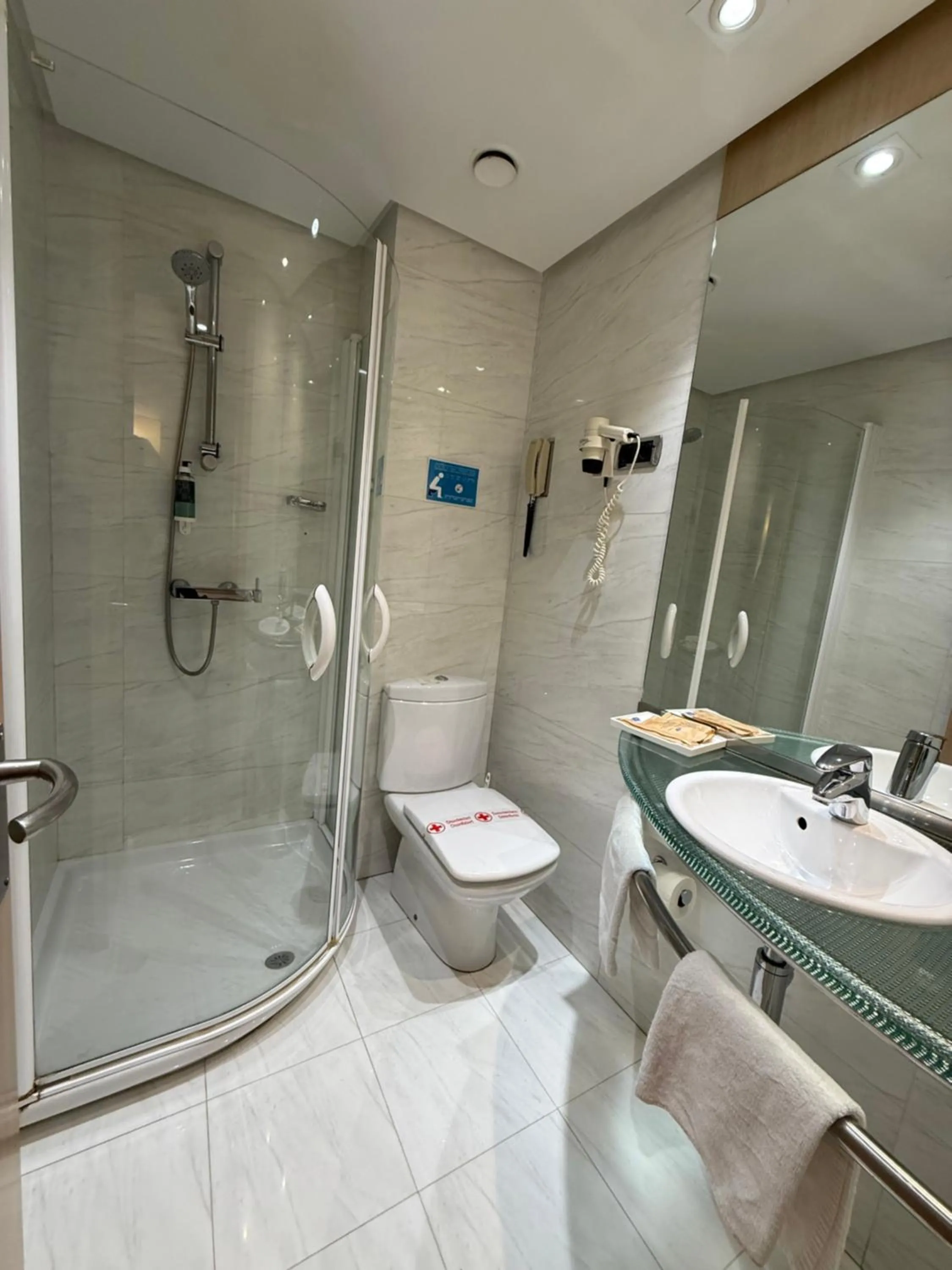 Shower in Hotel Virrey