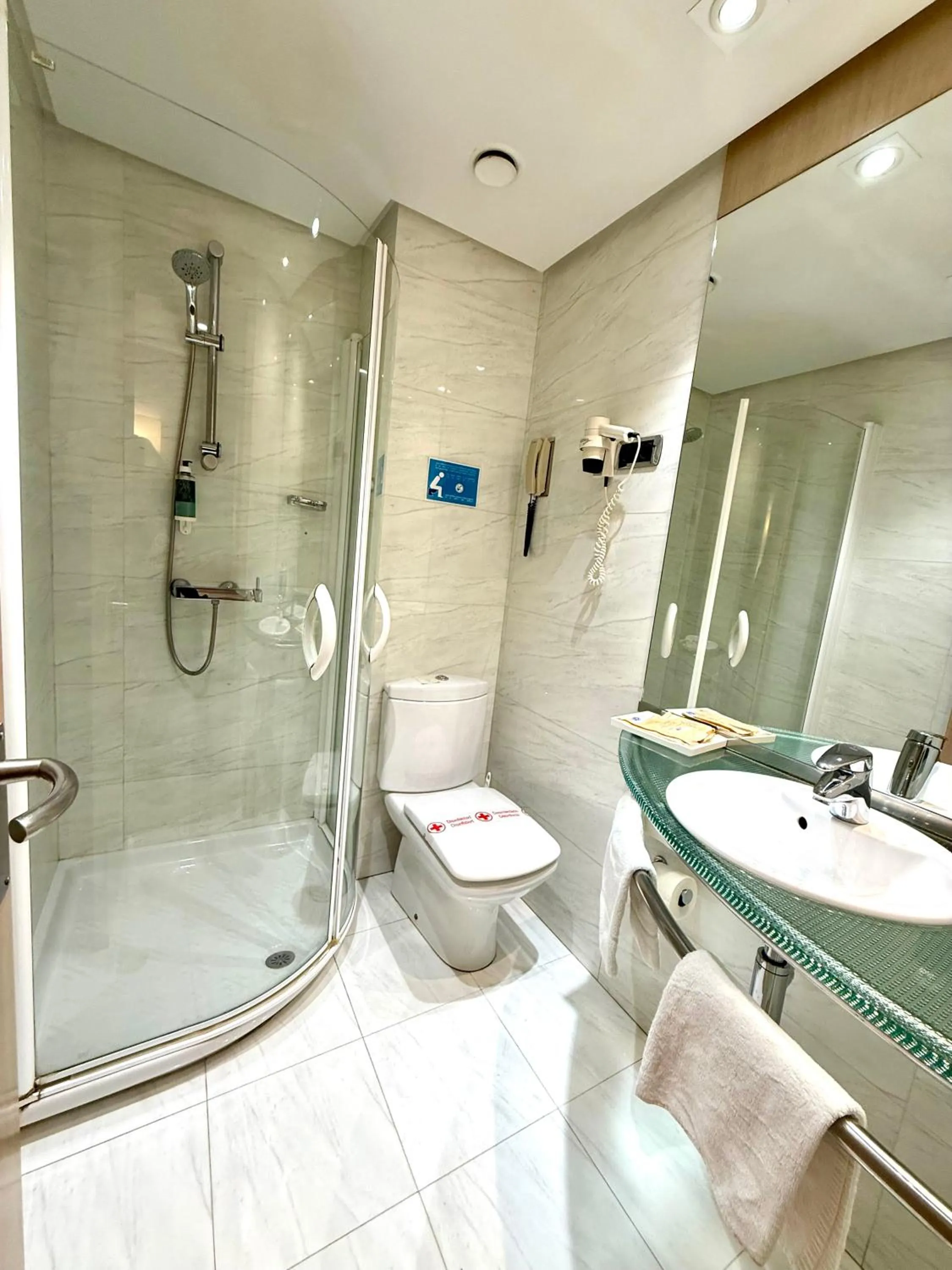 Shower in Hotel Virrey