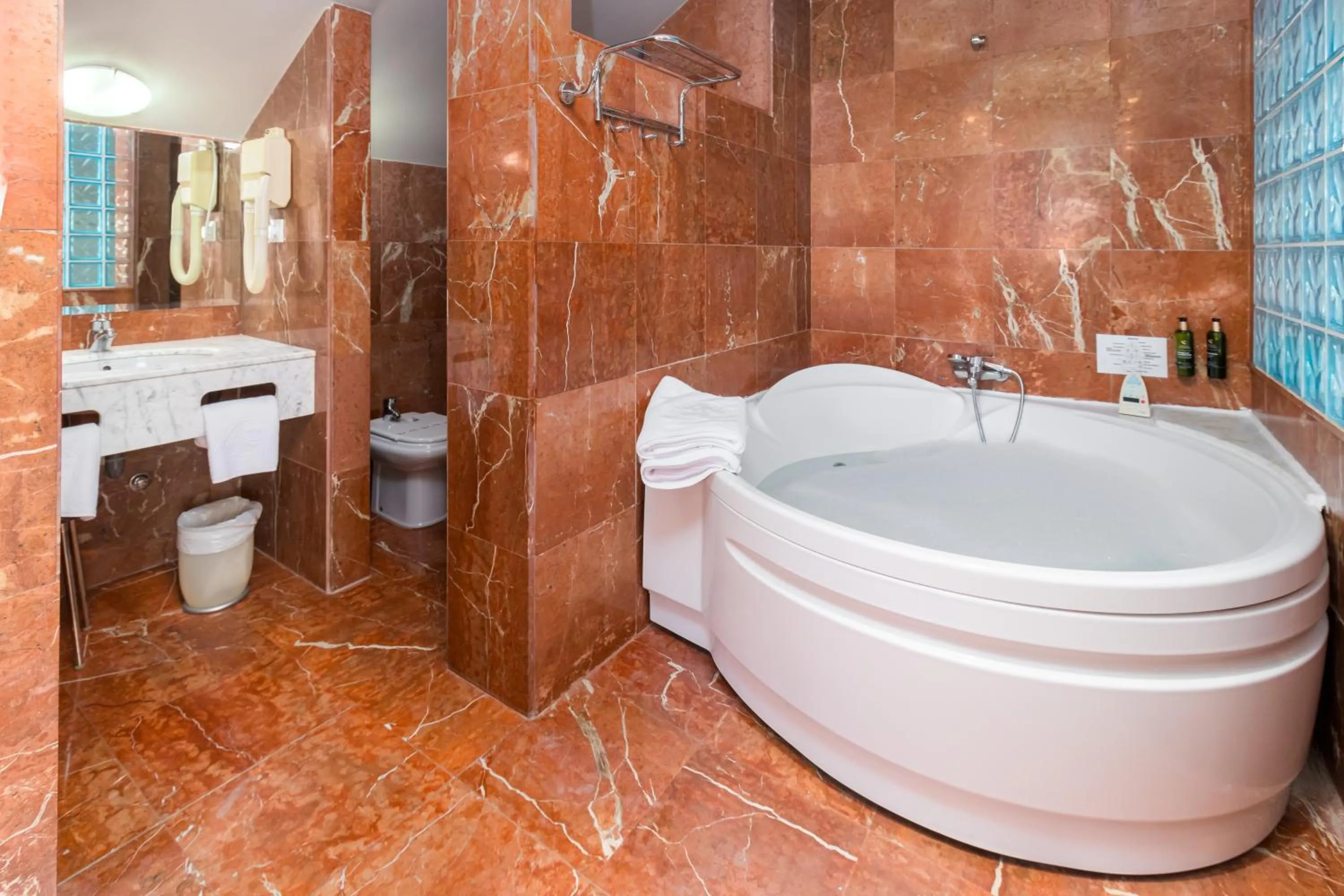 Hot Tub in Hotel Milagros Golf