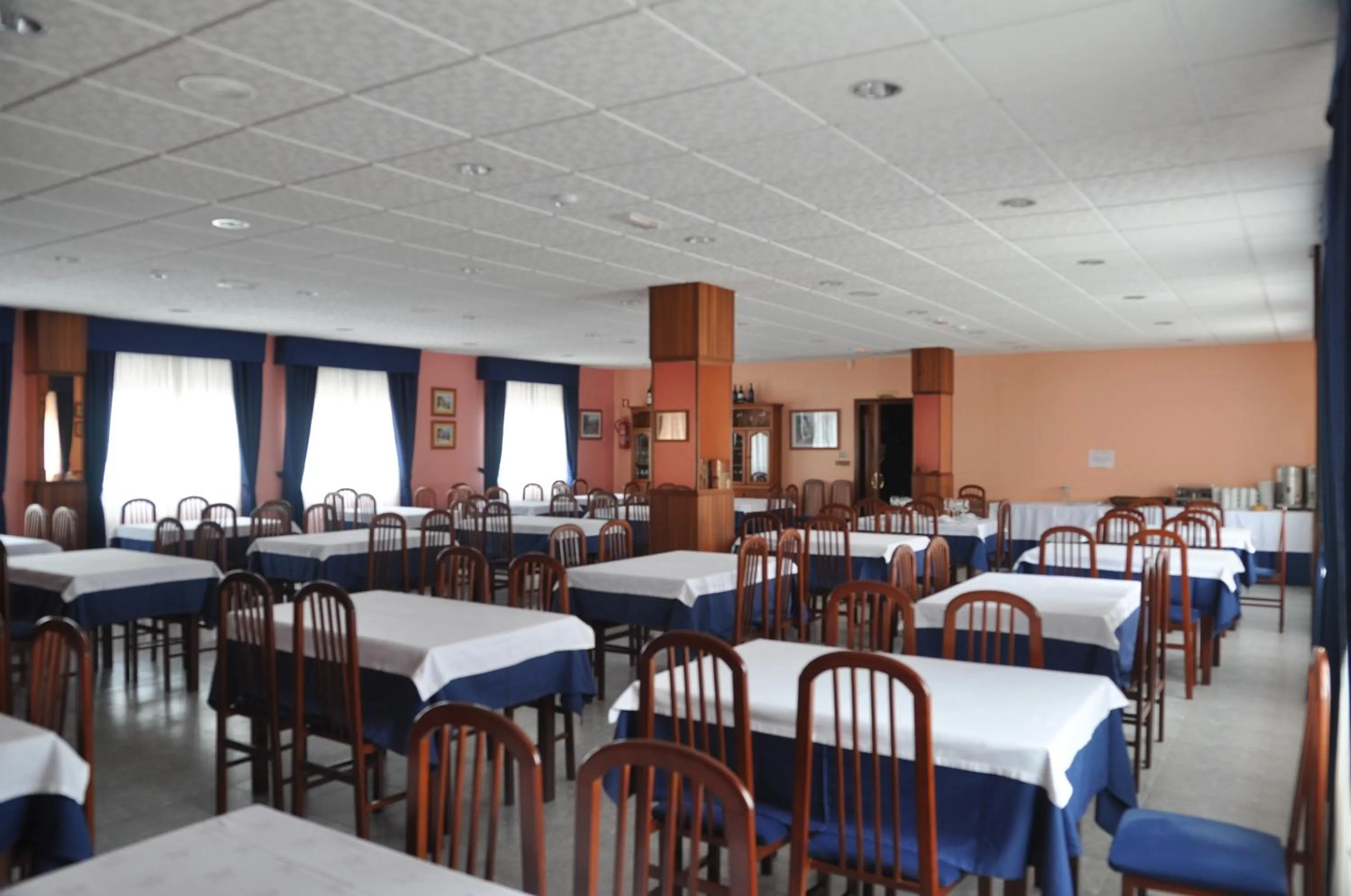 Restaurant/places to eat in Hotel Paraimo