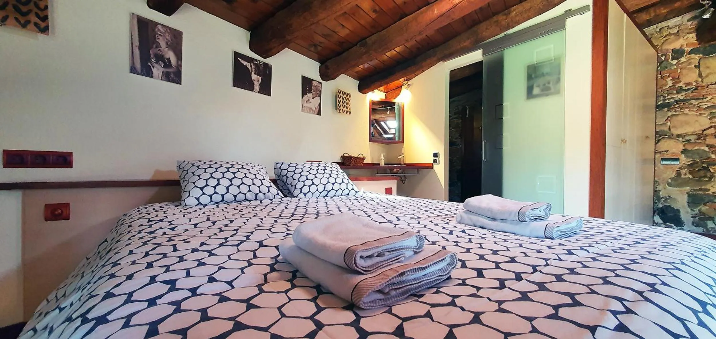 Bedroom, Bed in Masia Can Bachs