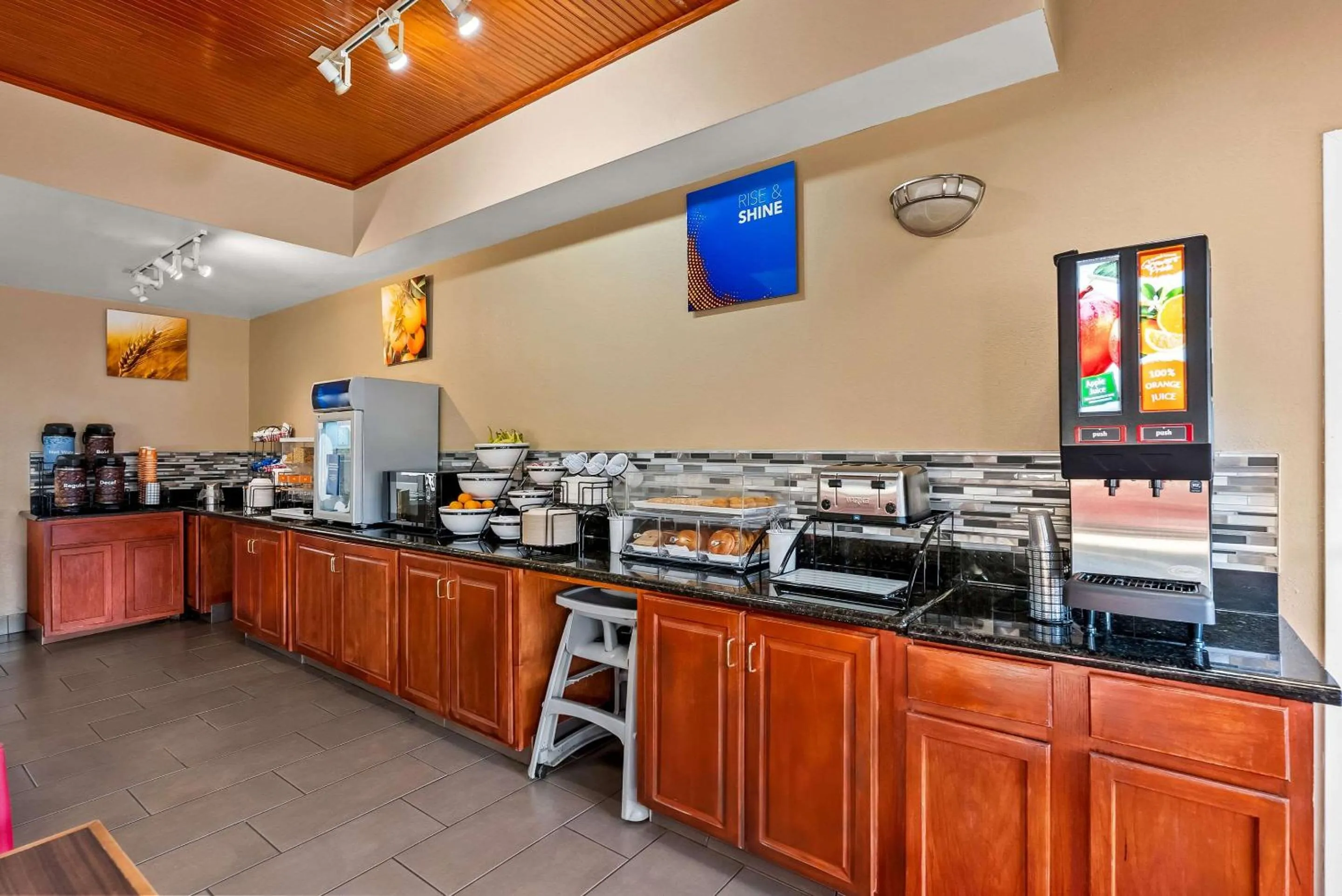 Breakfast in Comfort Inn & Suites Panama City - St Andrew