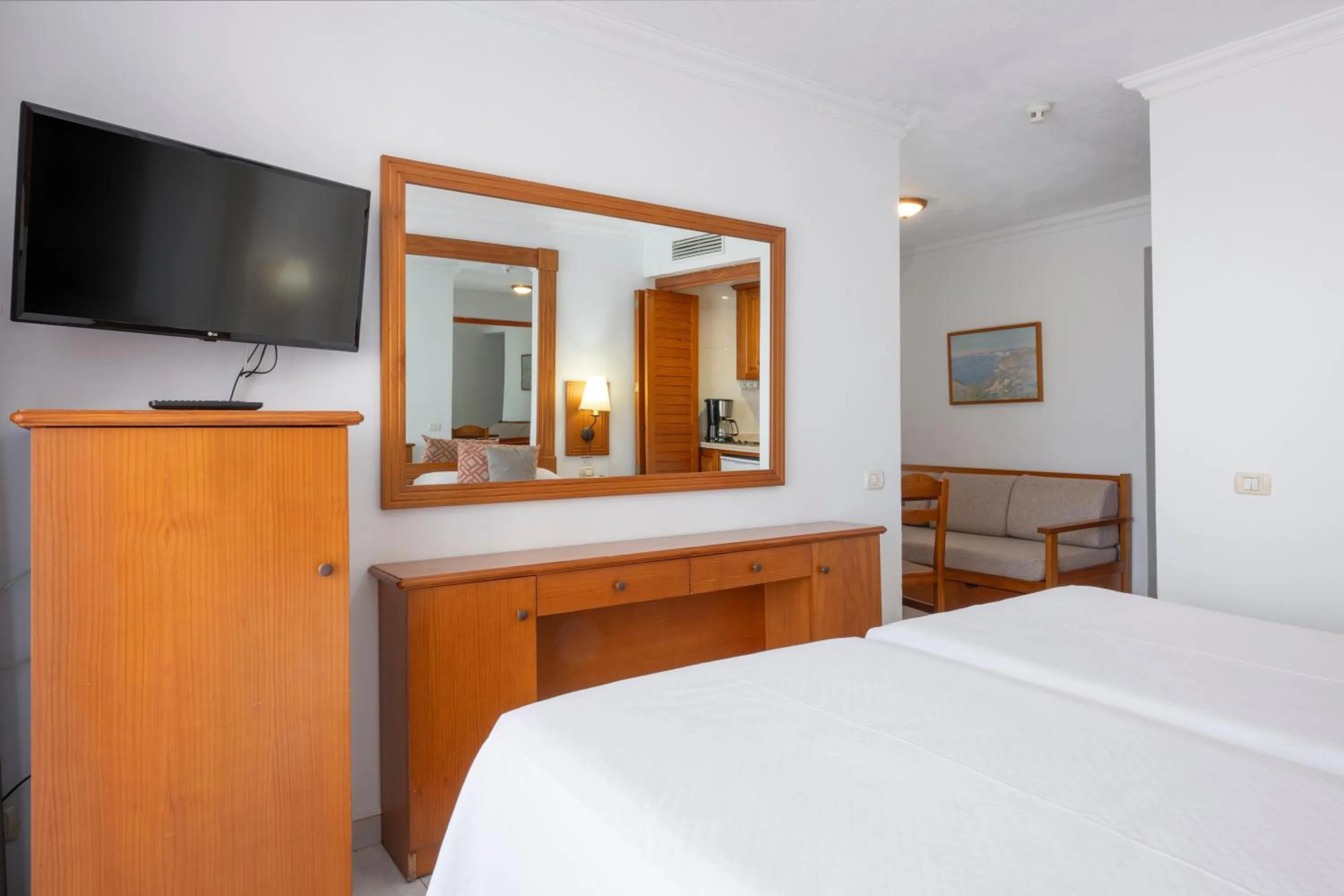 Photo of the whole room, Bed in GF Noelia