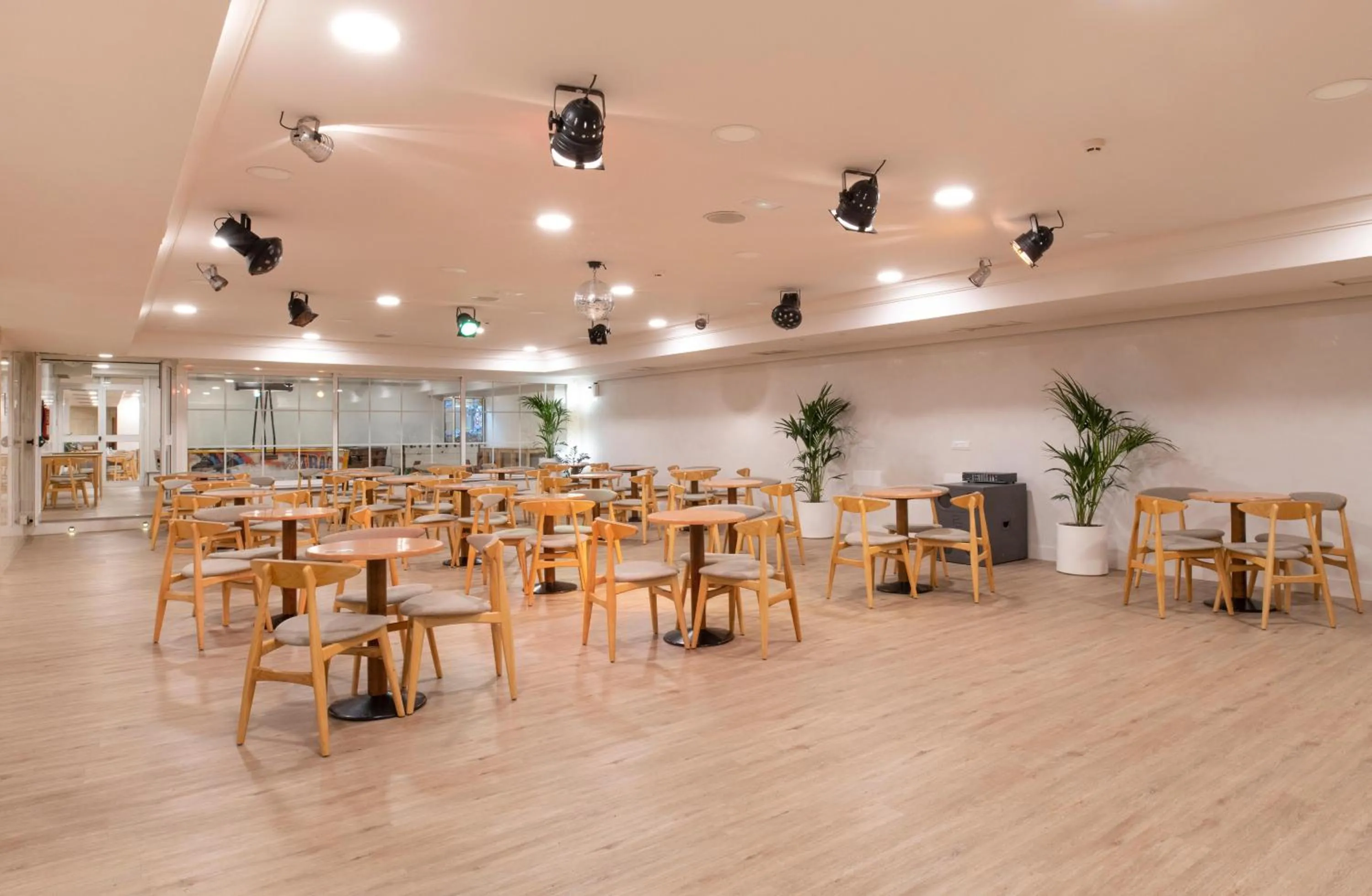 Restaurant/places to eat in GF Noelia