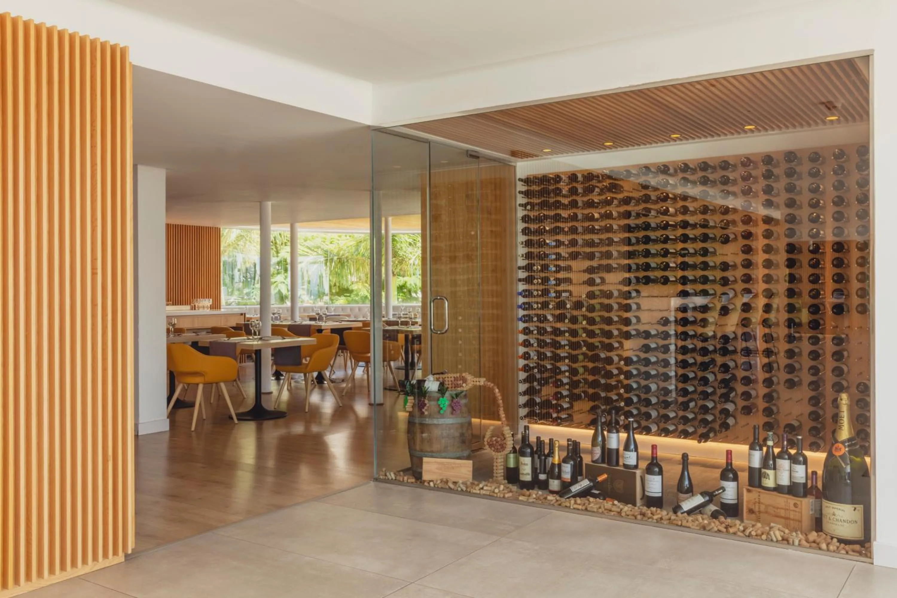 Restaurant/places to eat in Flamingo Beach Mate