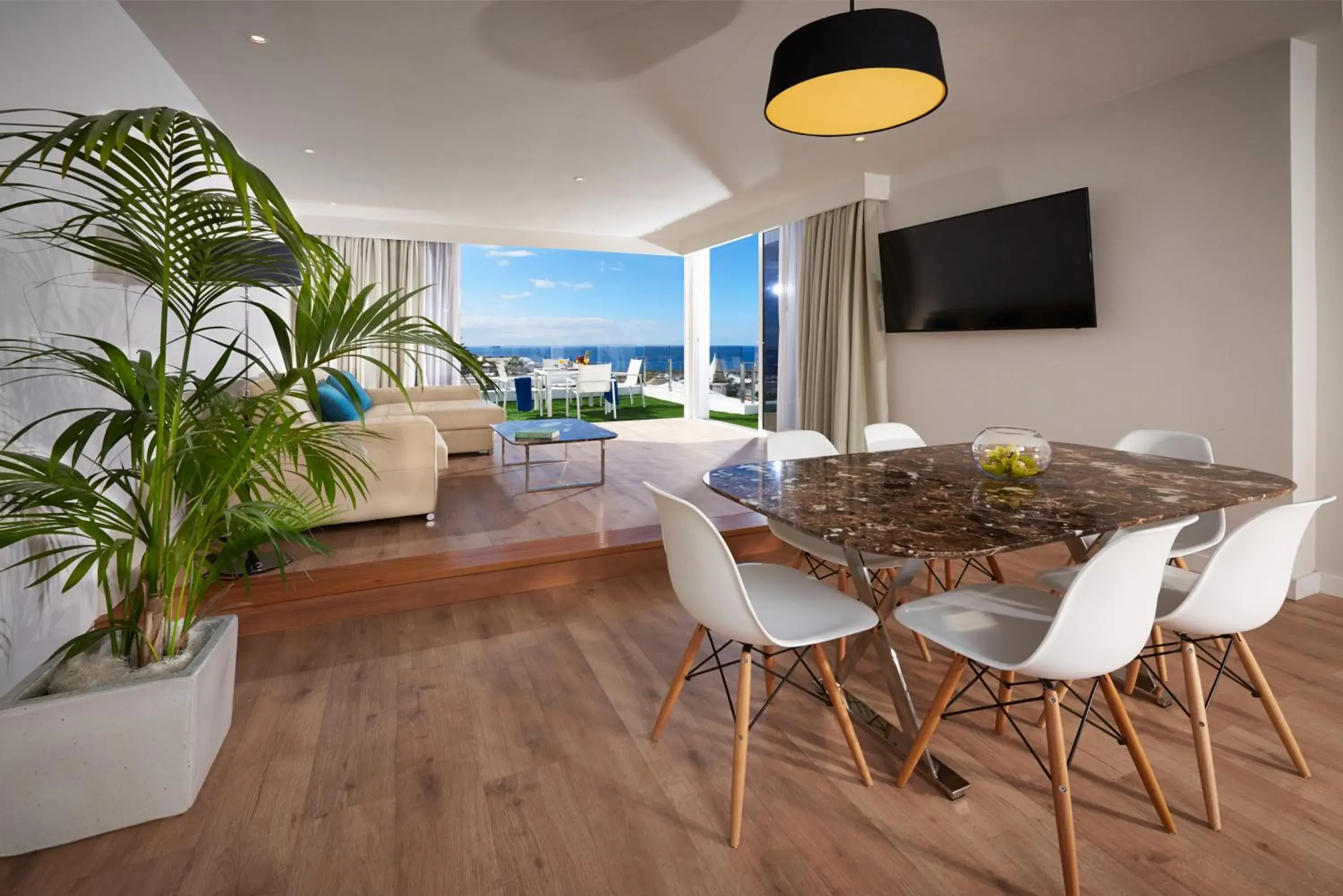 Living room in Flamingo Beach Mate Living room in Flamingo Beach Mate