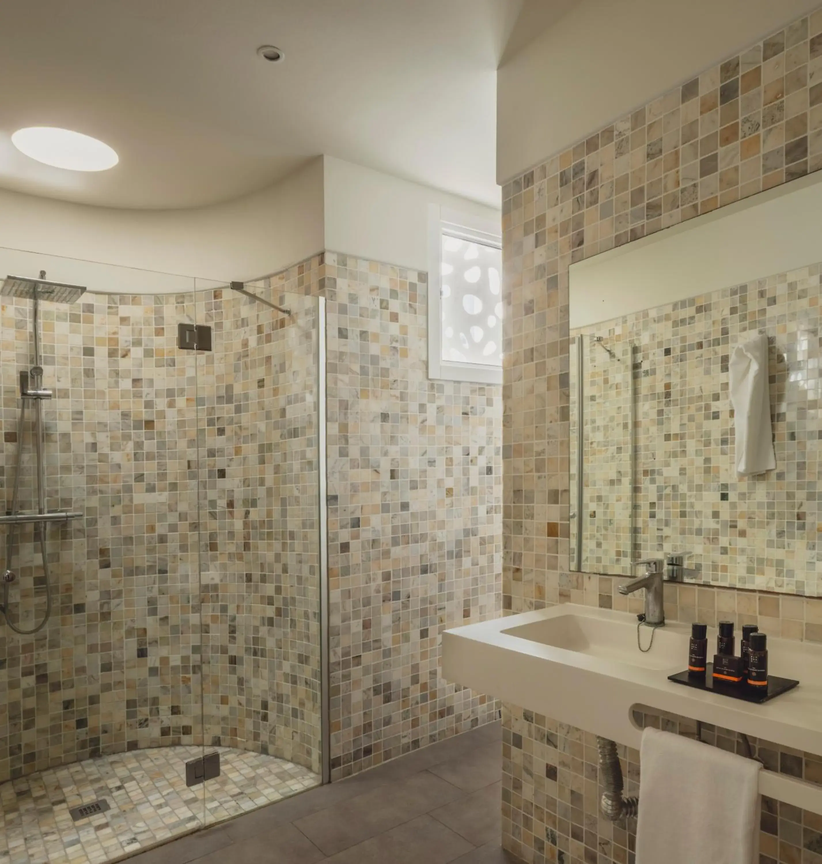 Bathroom in Flamingo Beach Mate Bathroom in Flamingo Beach Mate