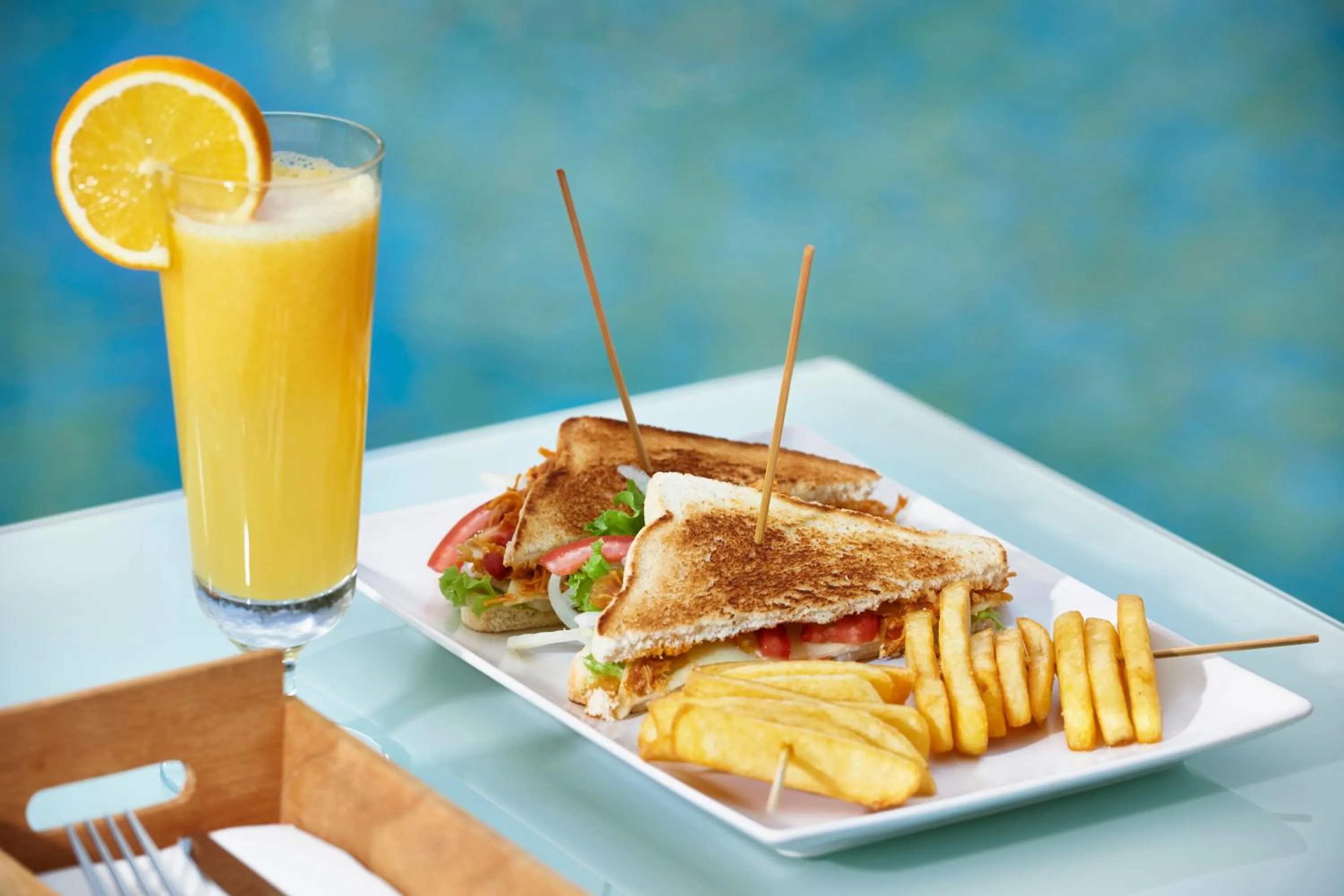 Food and drinks in Flamingo Beach Mate