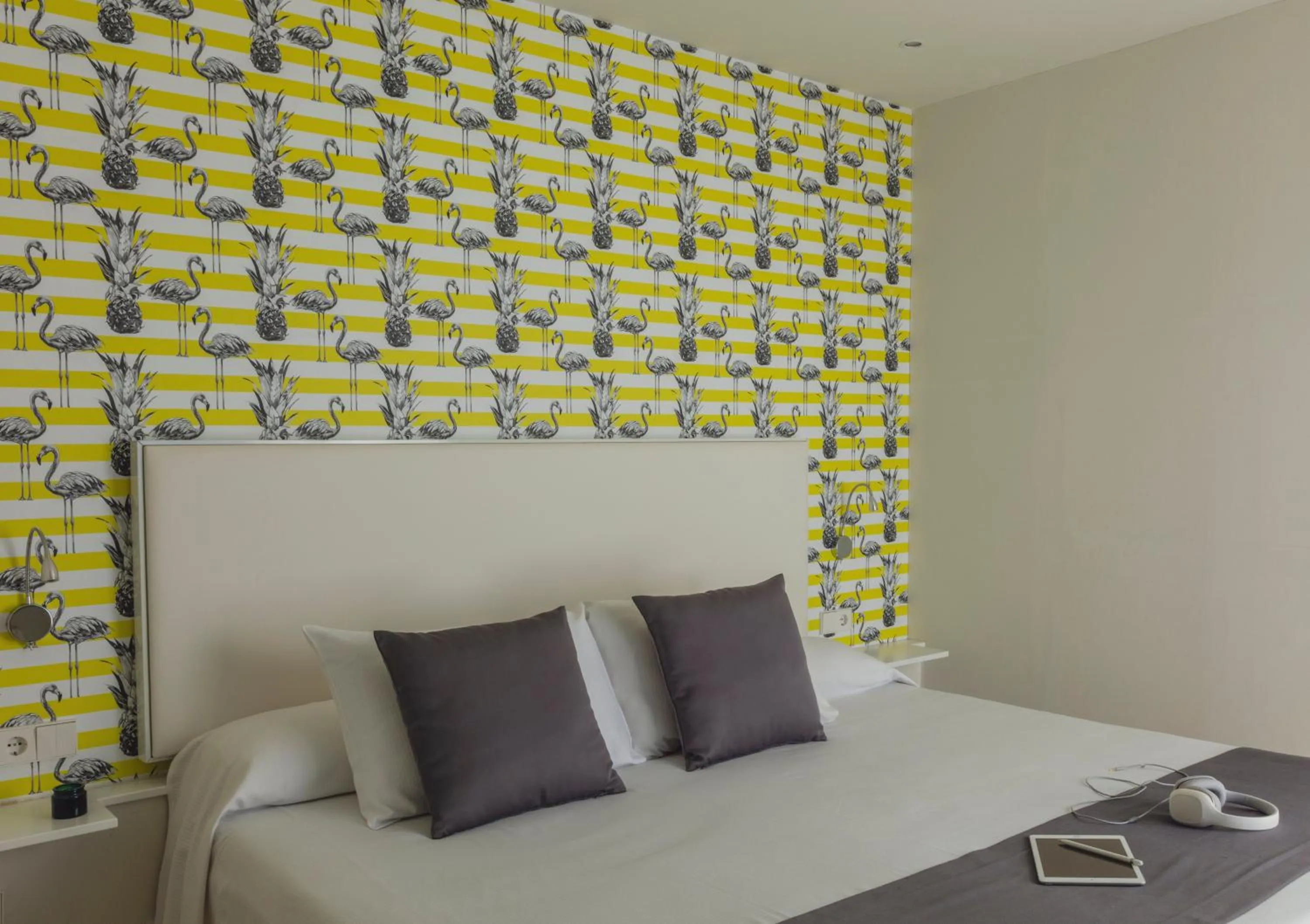 Bed in Flamingo Beach Mate