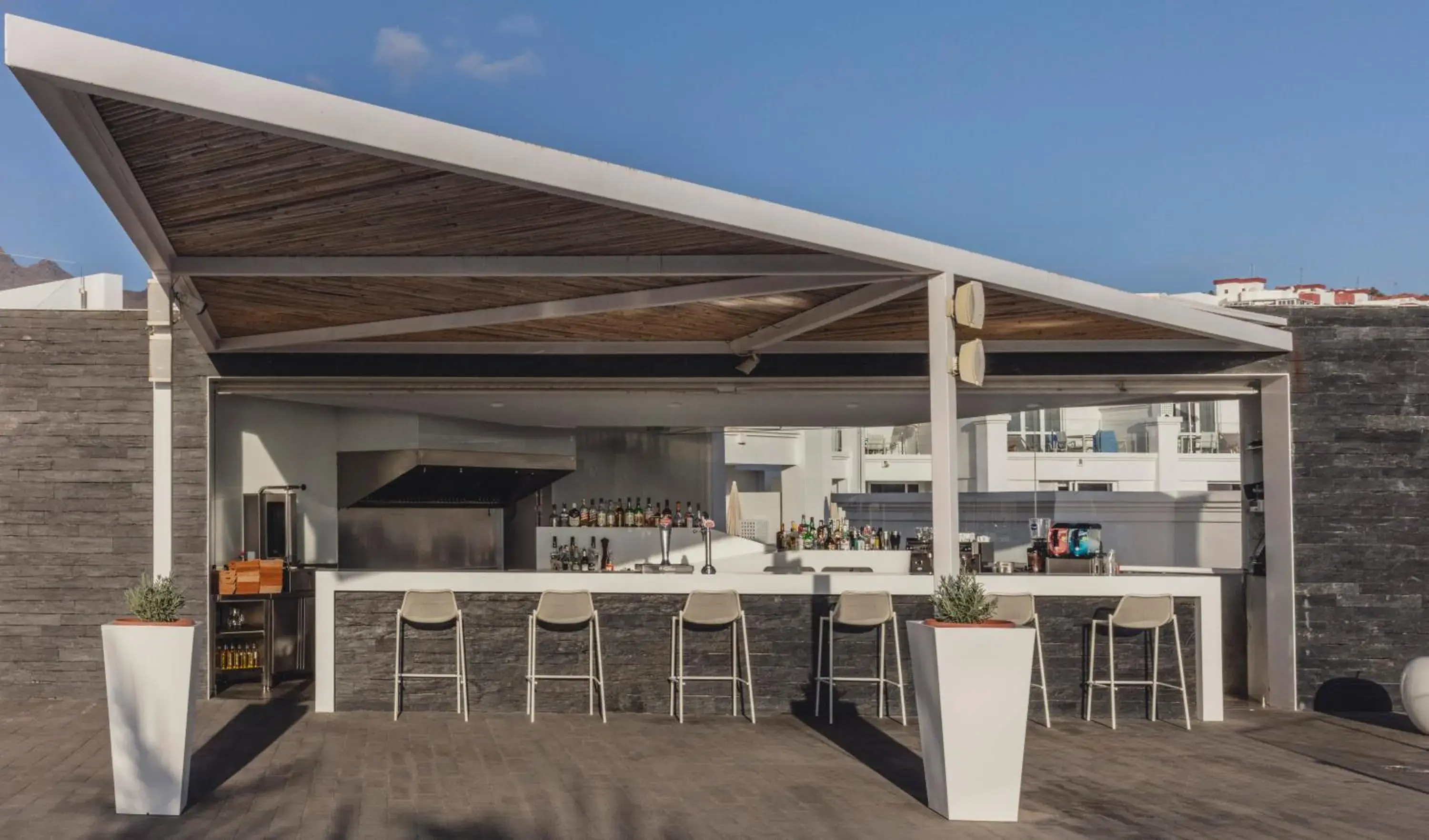 Lounge or bar in Flamingo Beach Mate Lounge or bar in Flamingo Beach Mate