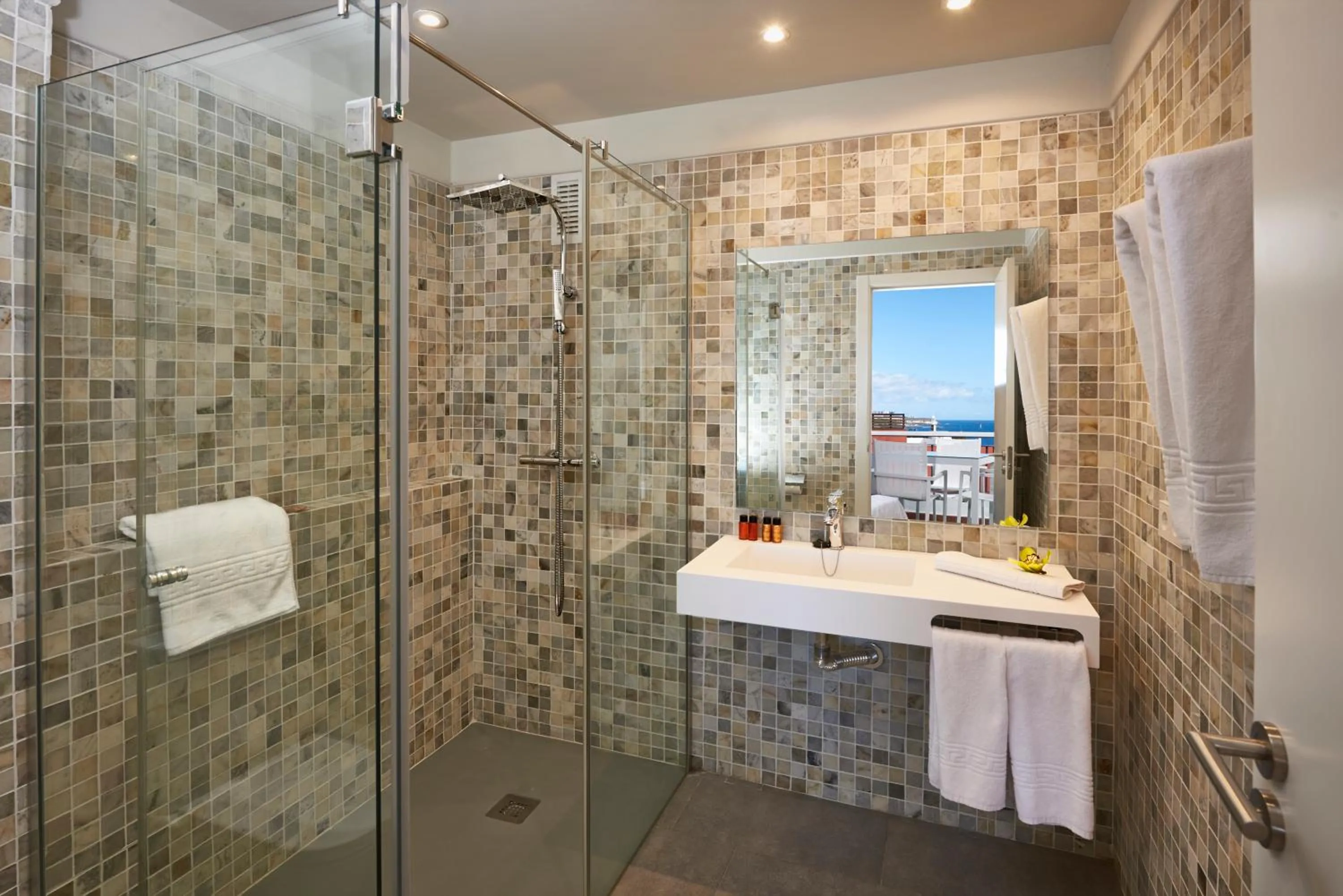 Bathroom in Flamingo Beach Mate