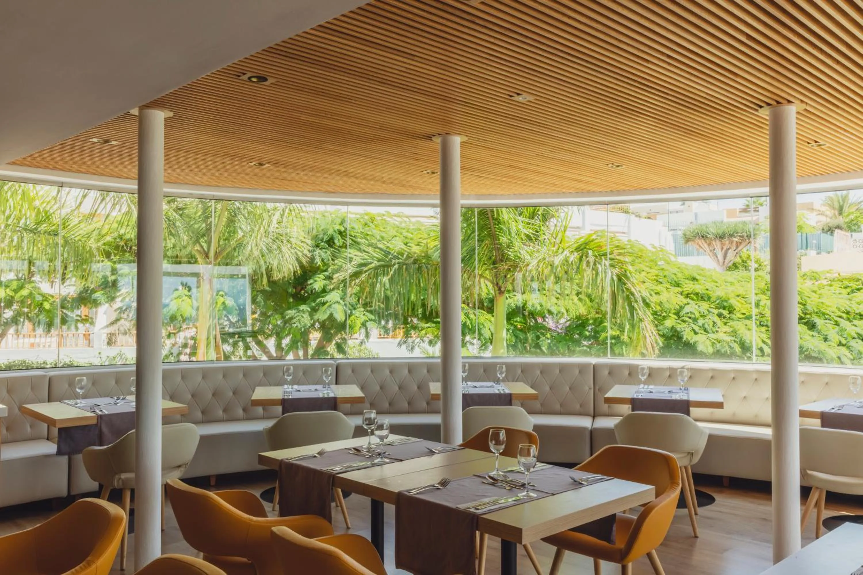 Restaurant/places to eat in Flamingo Beach Mate