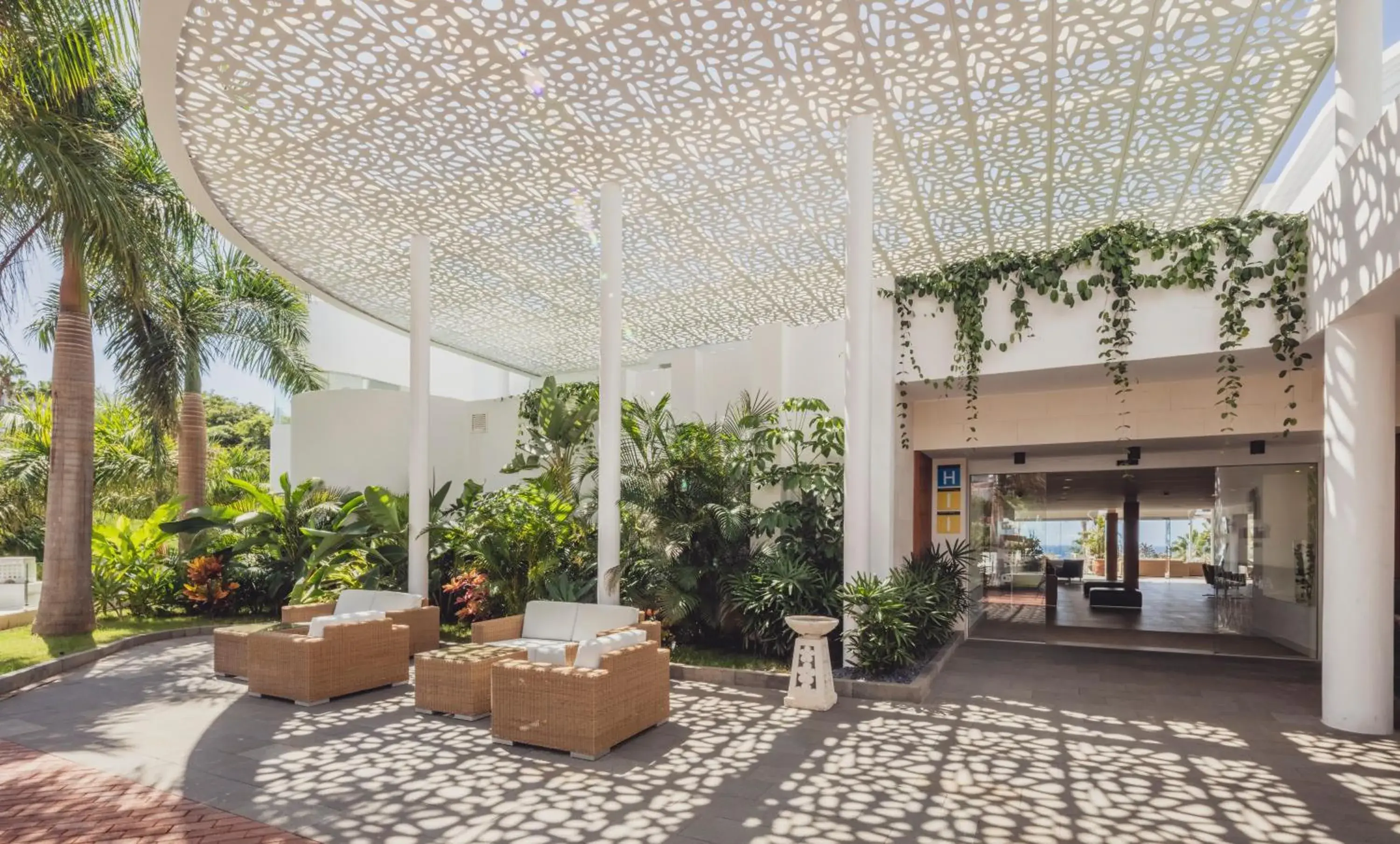 Facade/entrance in Flamingo Beach Mate Facade/entrance in Flamingo Beach Mate