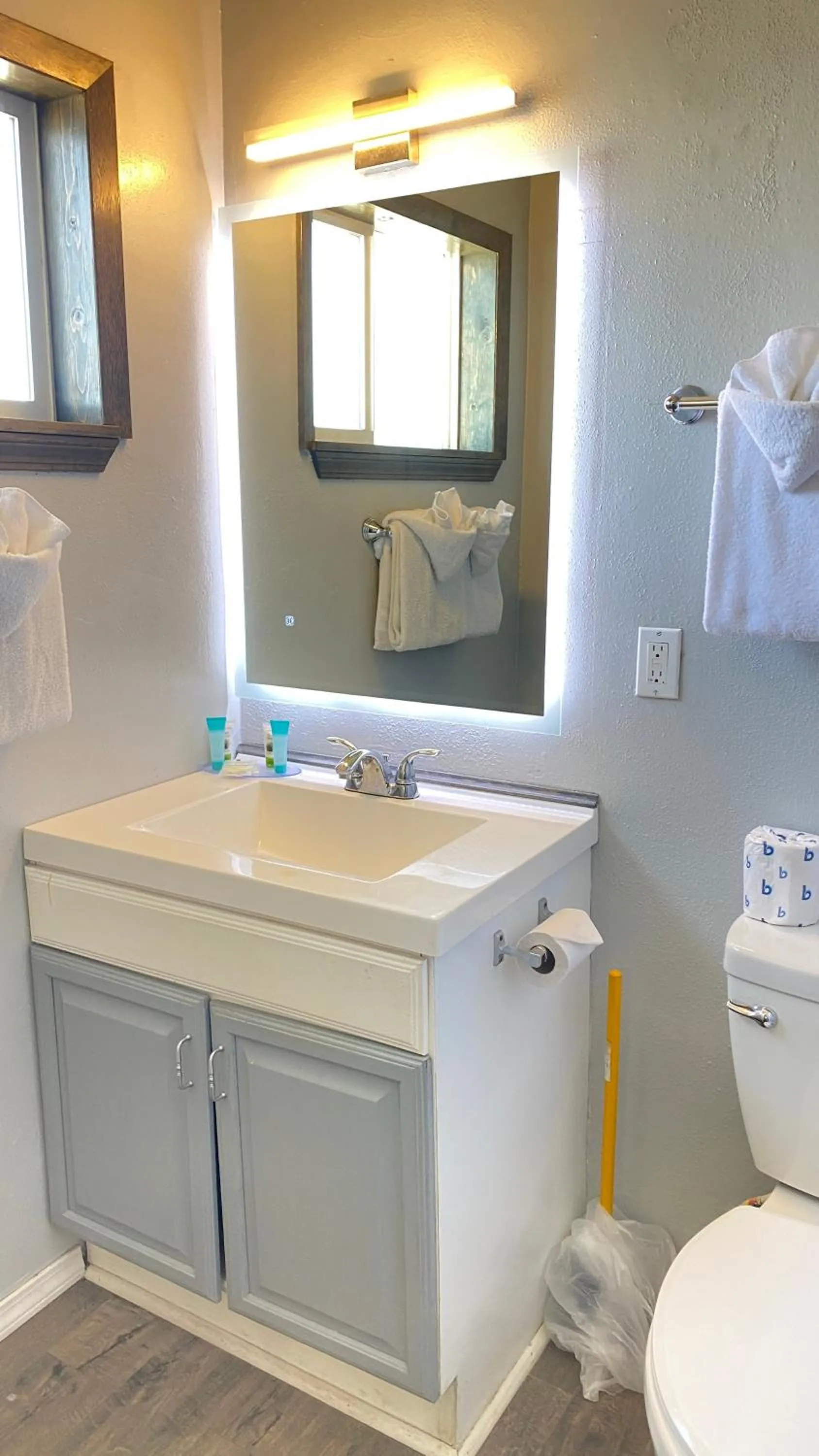 Ocean Shores Inn & Suites