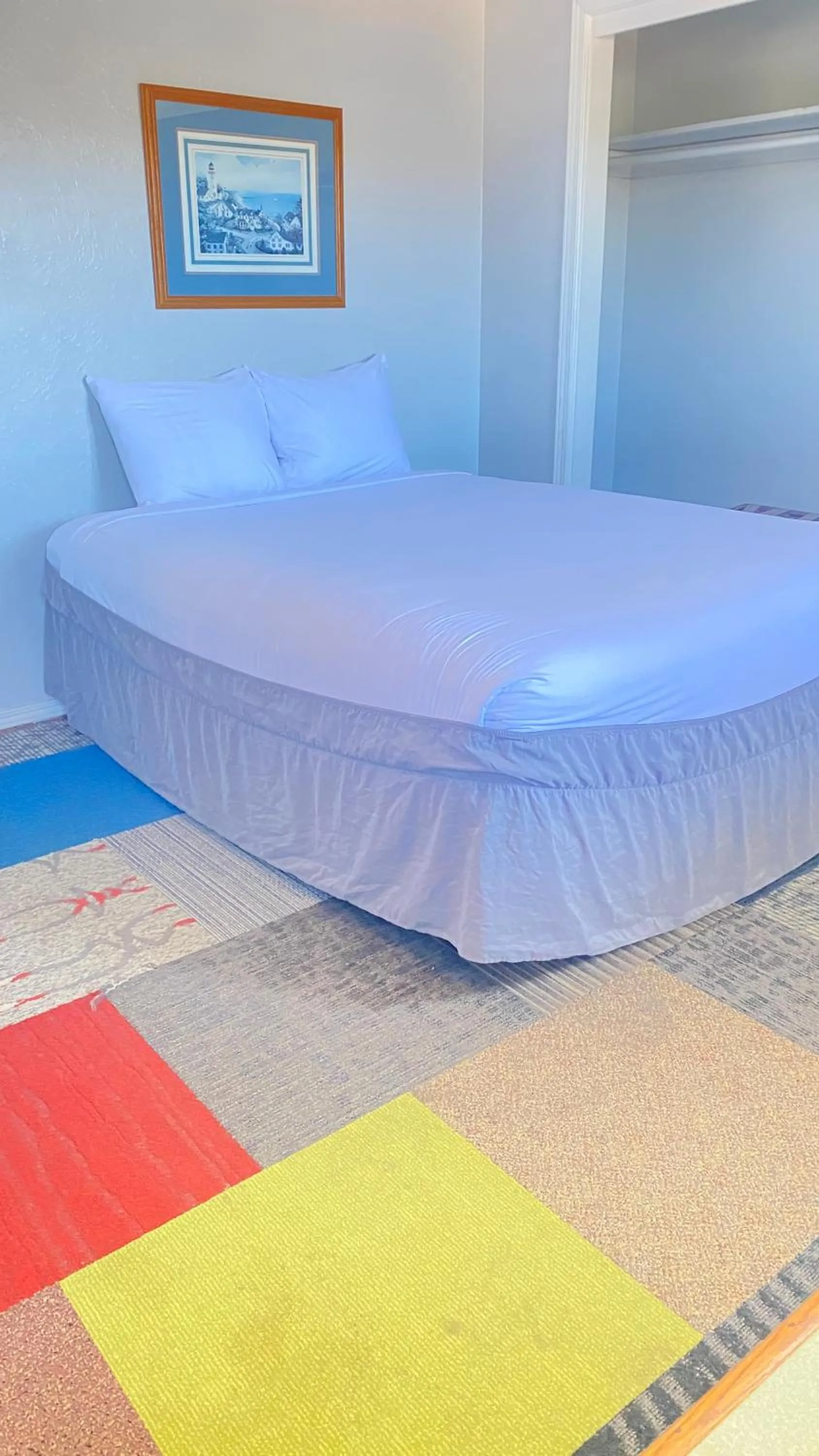 Bed in Ocean Shores Inn & Suites