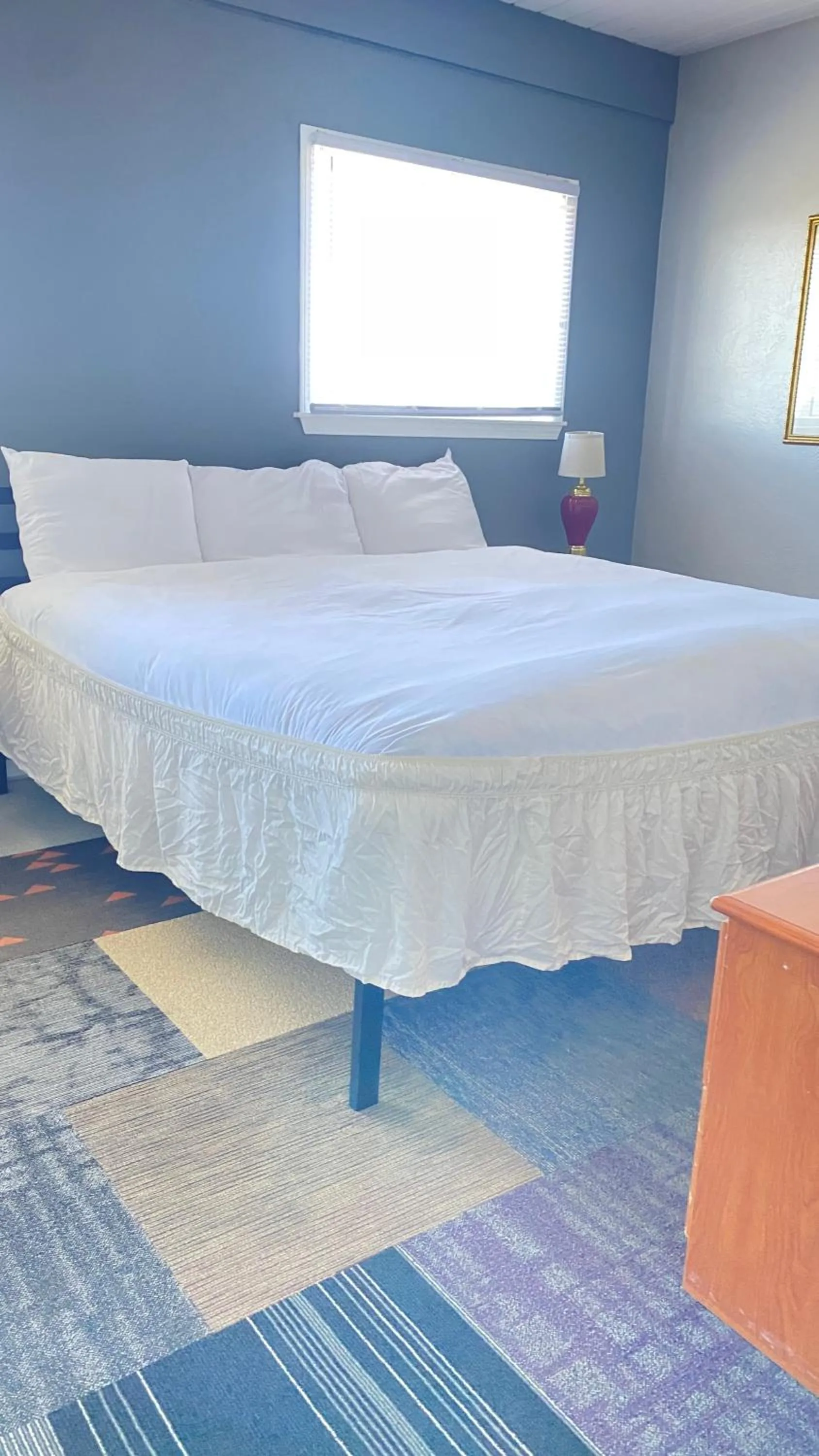 Bed in Ocean Shores Inn & Suites