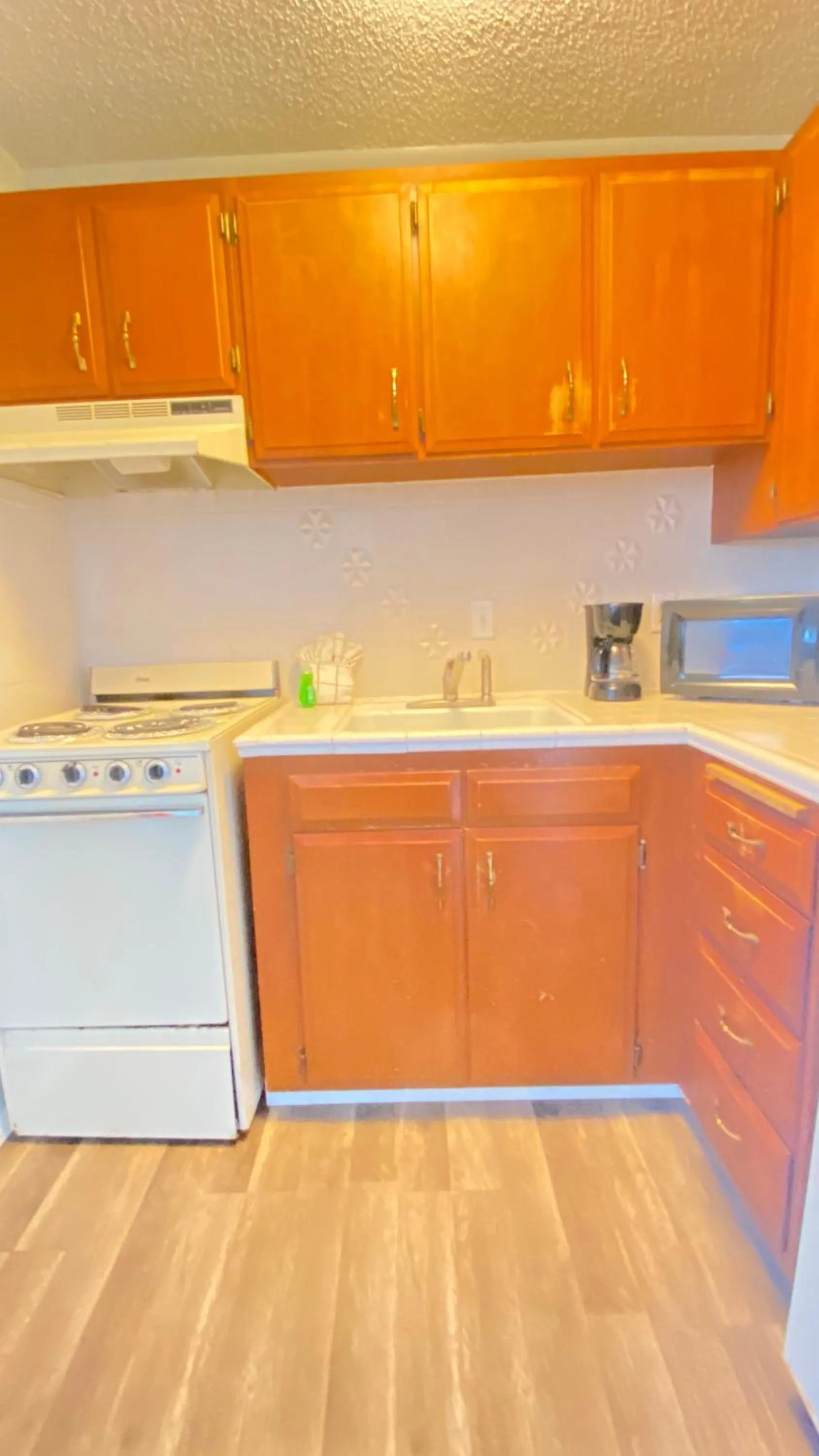 Kitchen or kitchenette in Ocean Shores Inn & Suites