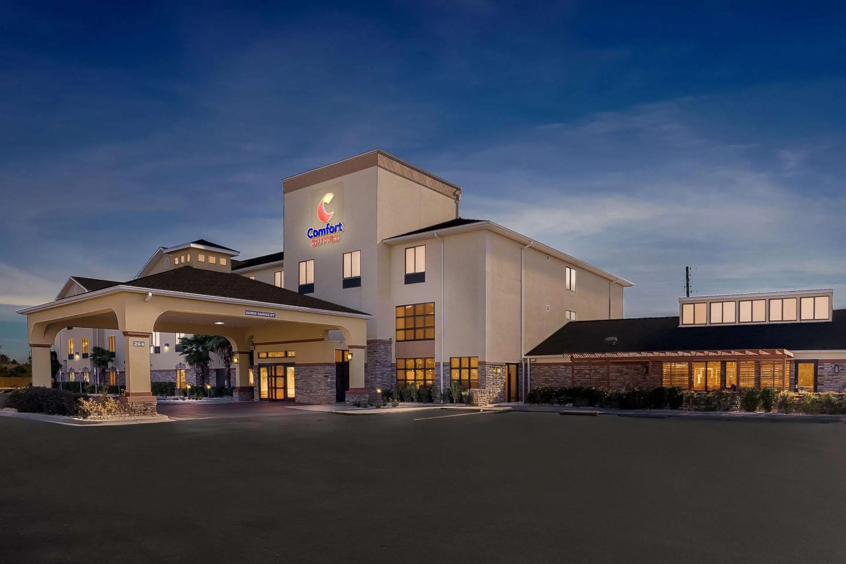 Property building in Comfort Suites Panama City near Tyndall AFB